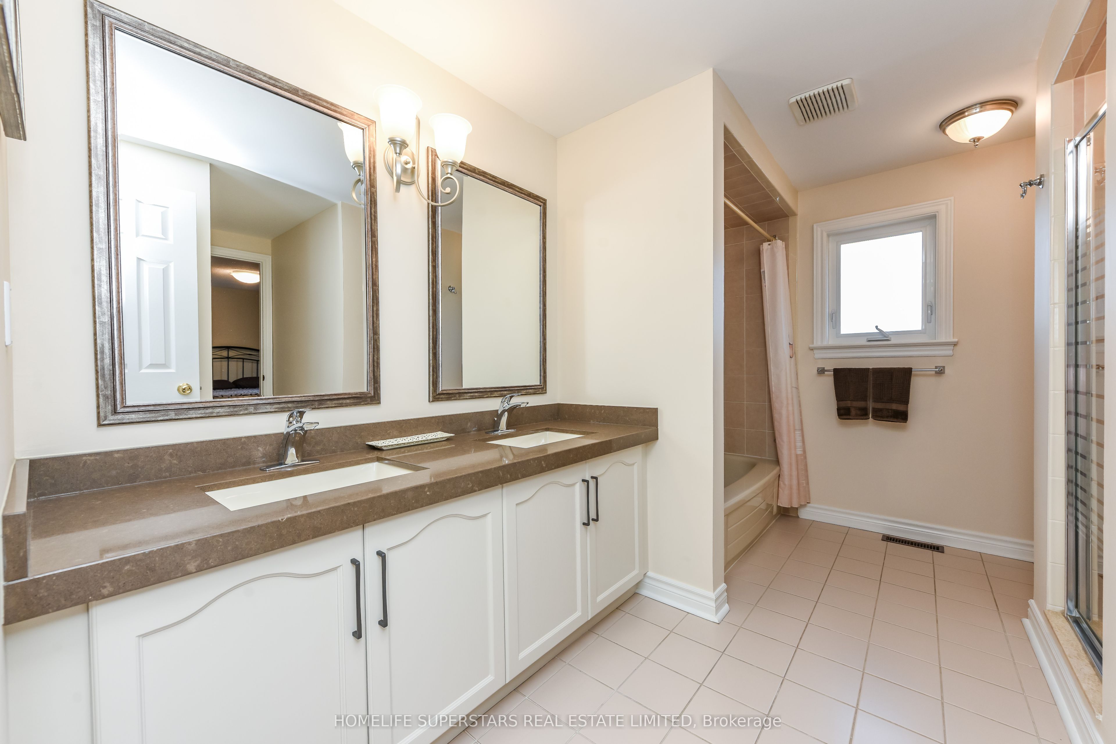 168 River Oaks Boulevard E Property Photo 28