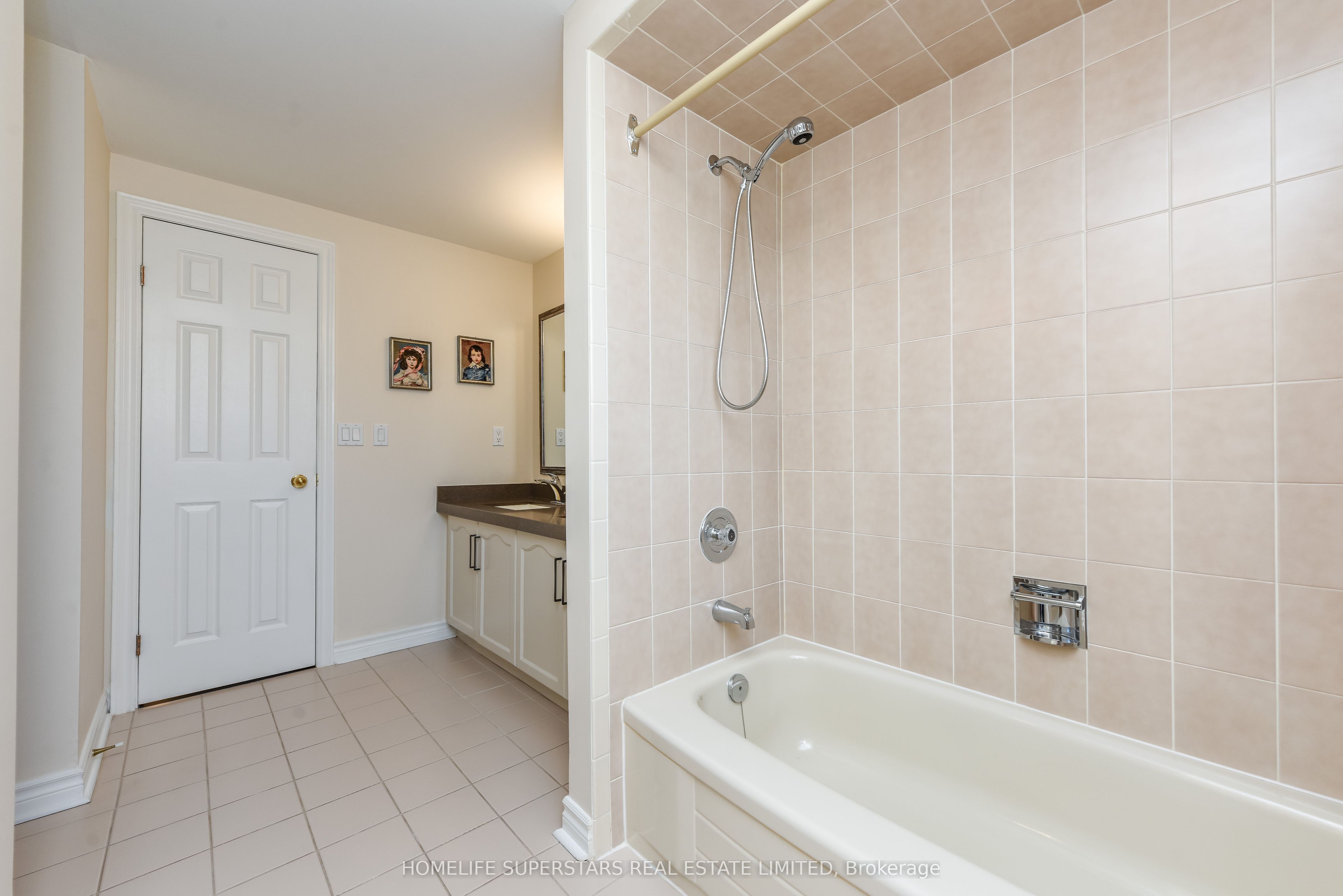 168 River Oaks Boulevard E Property Photo 30
