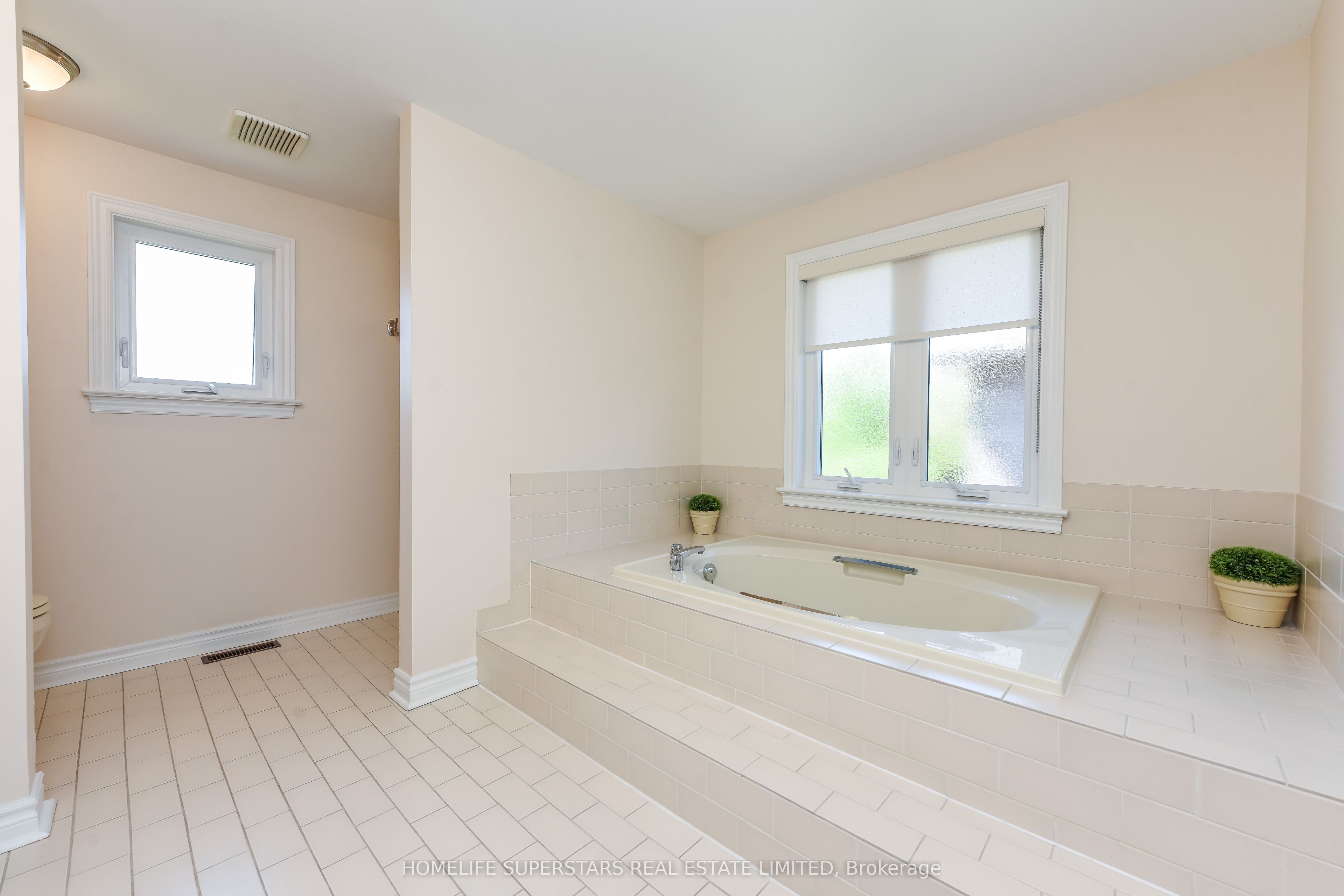 168 River Oaks Boulevard E Property Photo 37