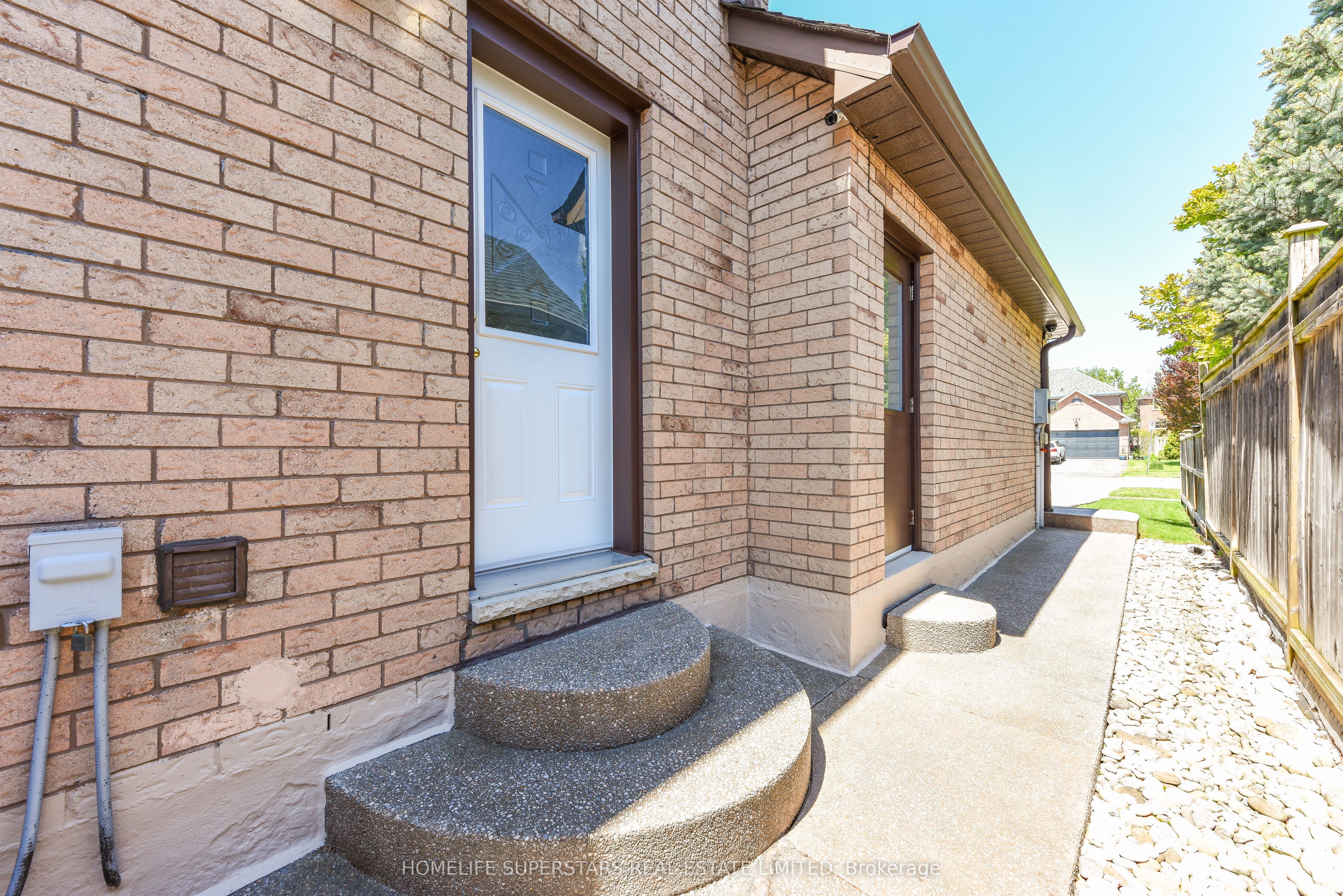 168 River Oaks Boulevard E Property Photo 40