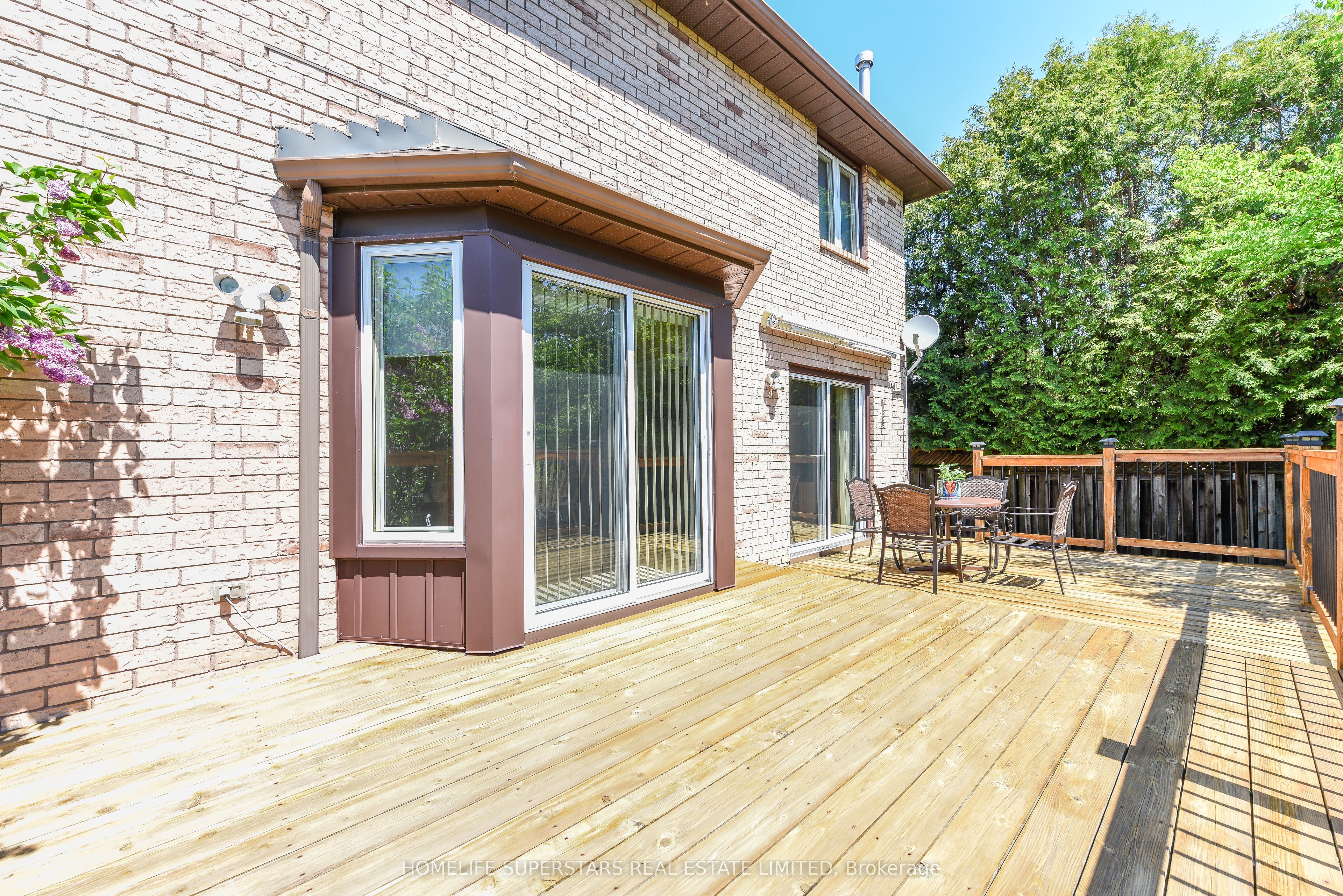 168 River Oaks Boulevard E Property Photo 43