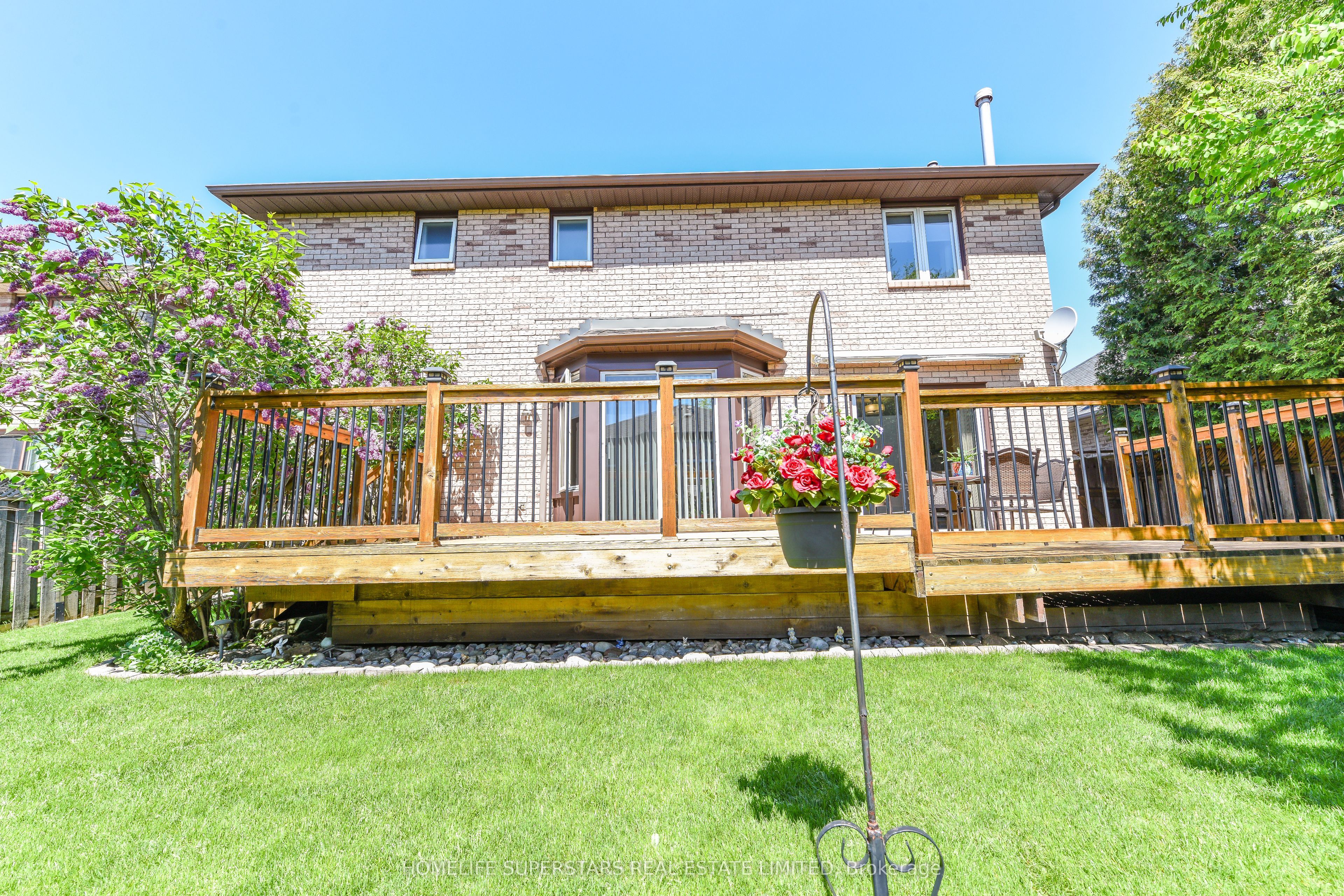 168 River Oaks Boulevard E Property Photo 47