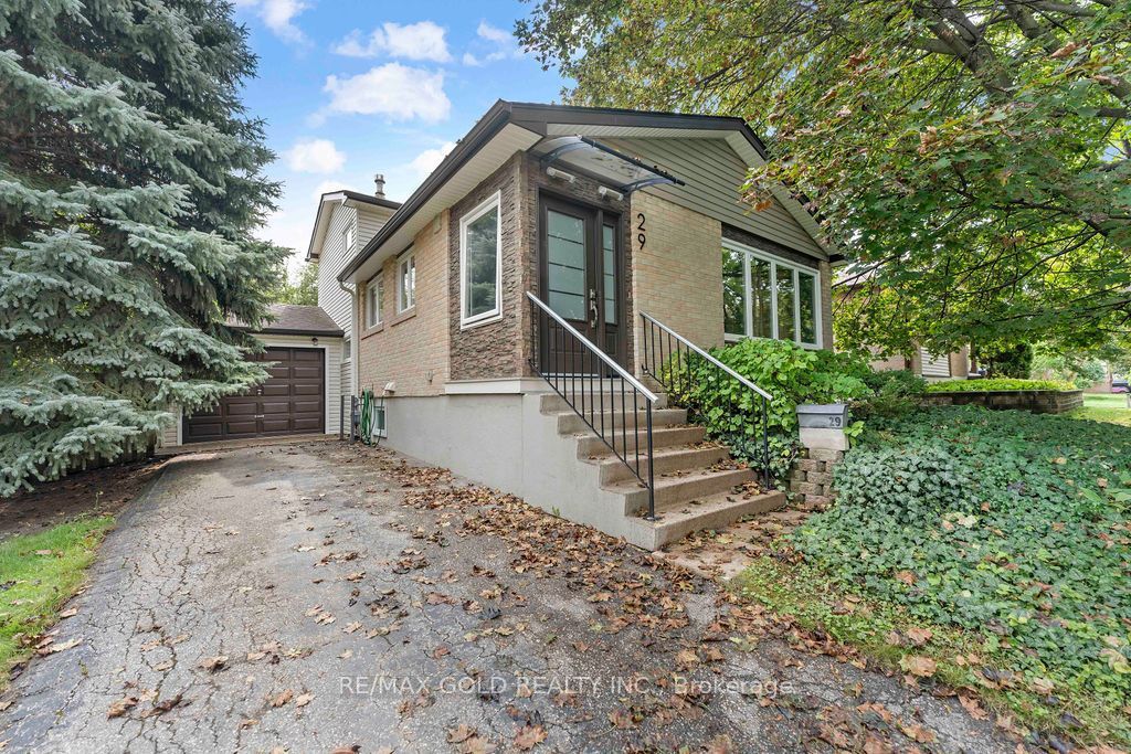 29 Carberry Crescent Property Photo 2