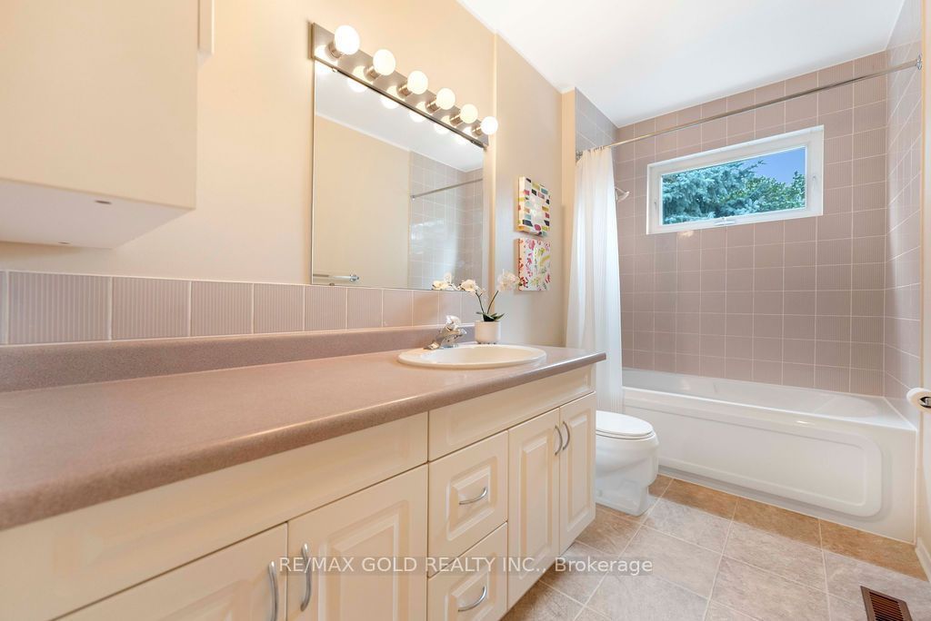 29 Carberry Crescent Property Photo 17