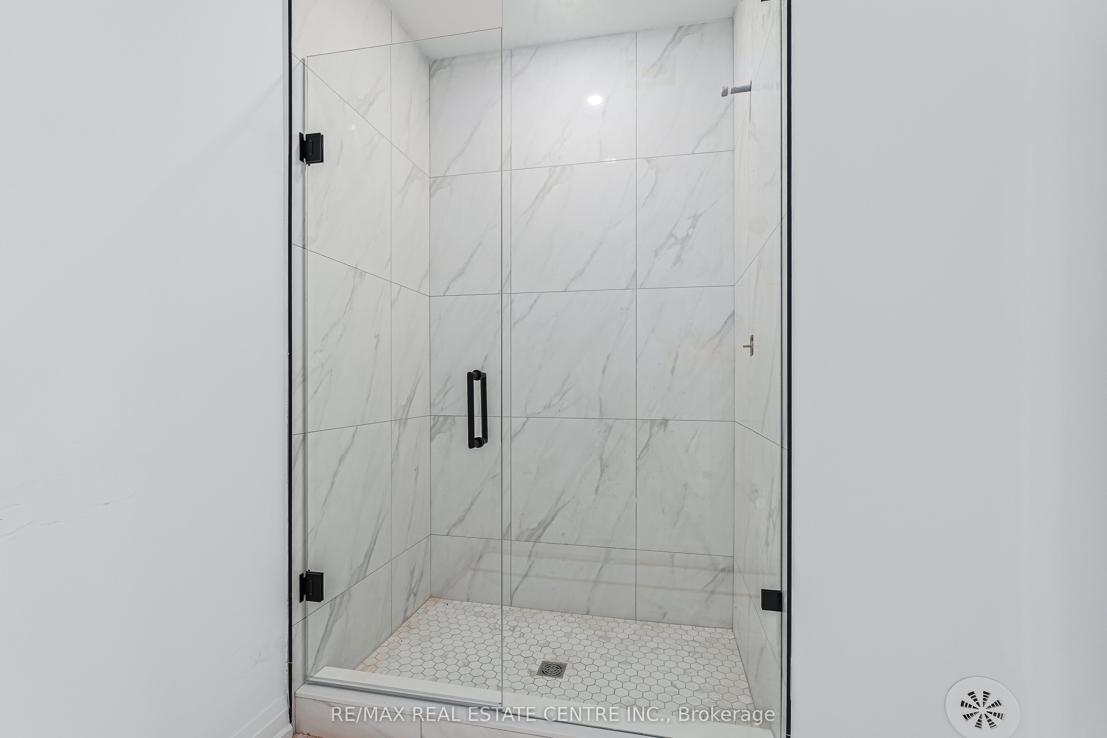 17 James Street Property Photo 35