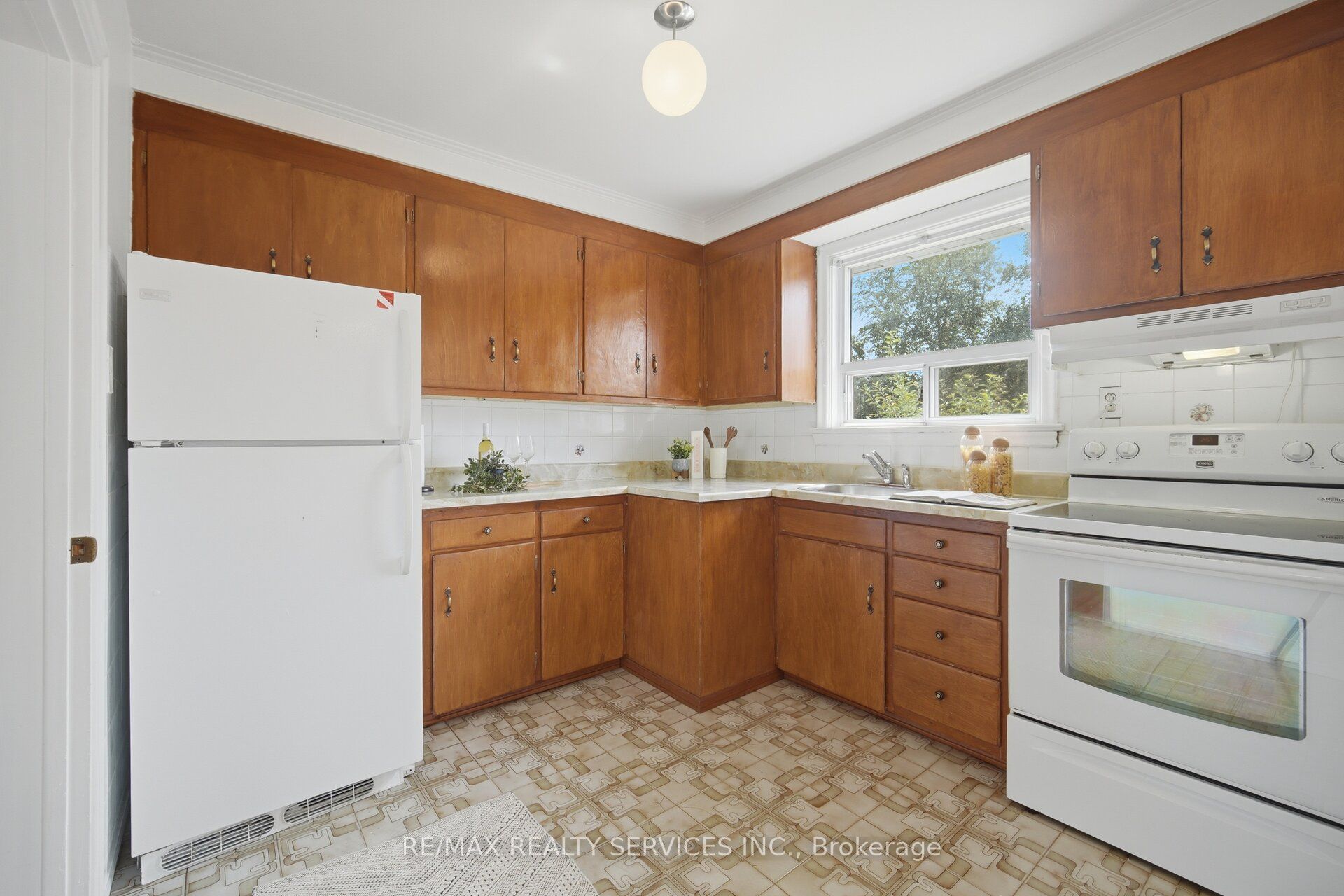 27 Edgemont Drive Property Photo 3