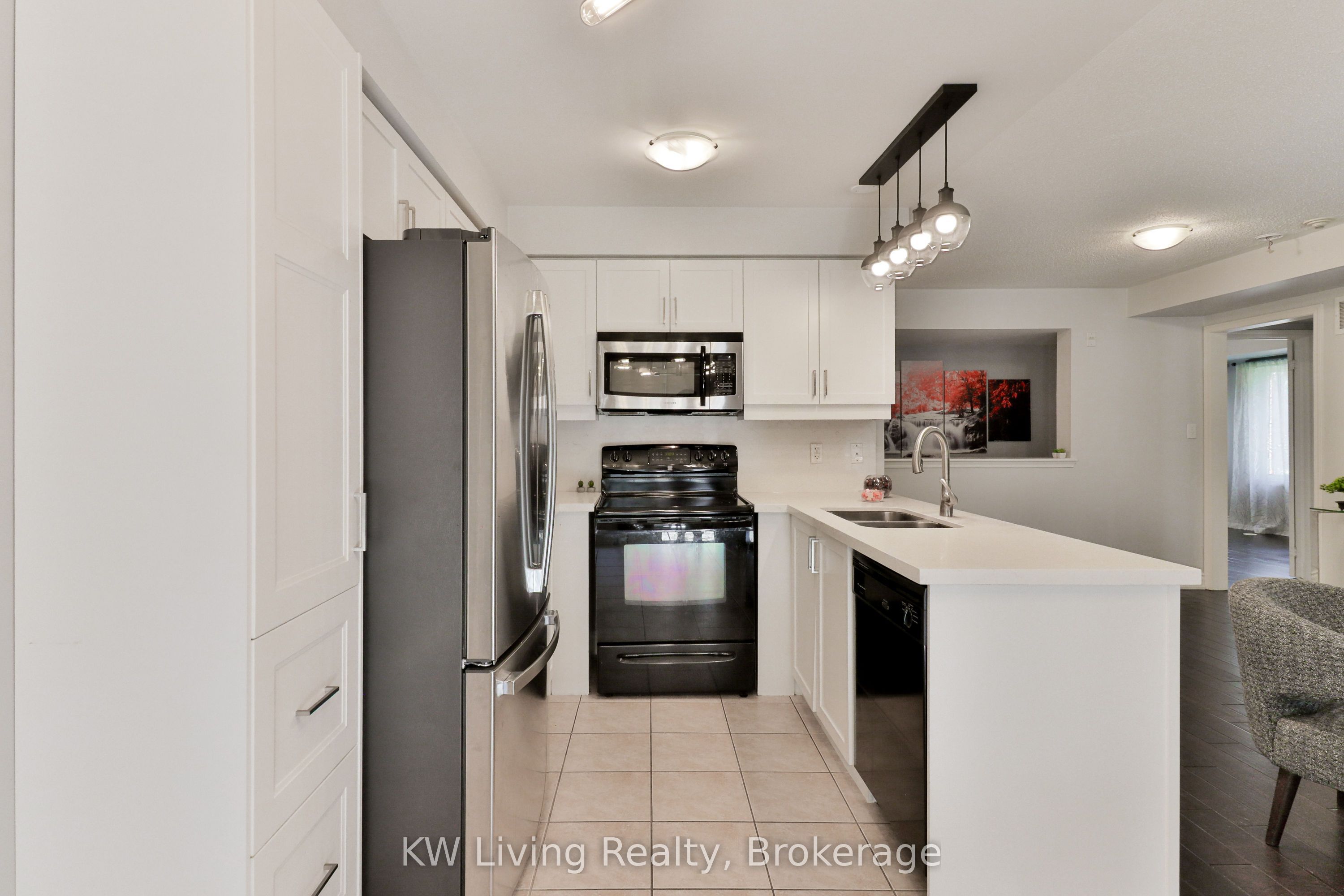 740 Neighbourhood Circle 4 Property Photo 16