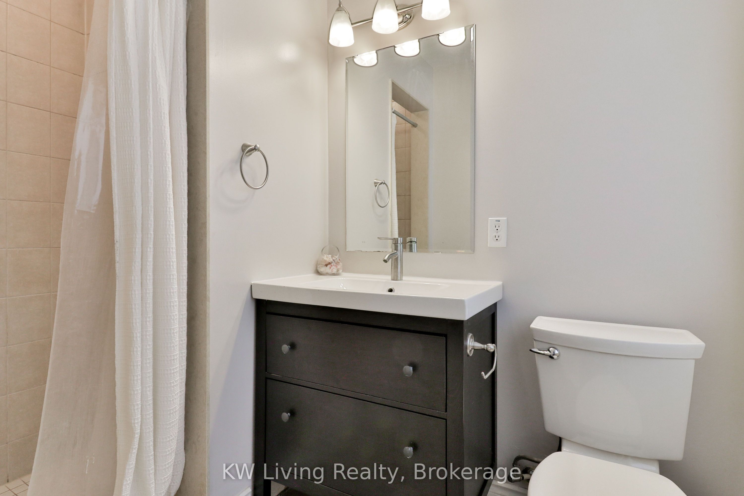 740 Neighbourhood Circle 4 Property Photo 26