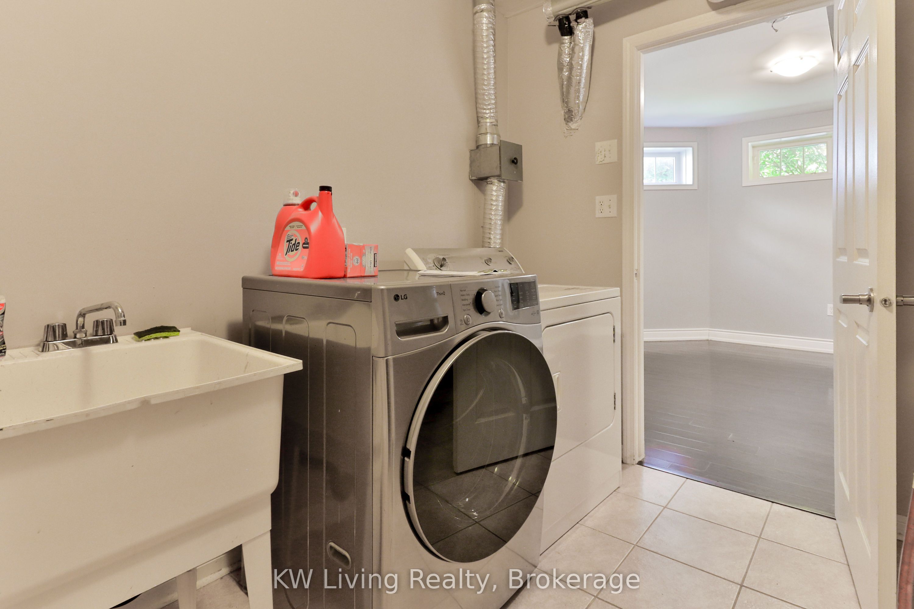 740 Neighbourhood Circle 4 Property Photo 29