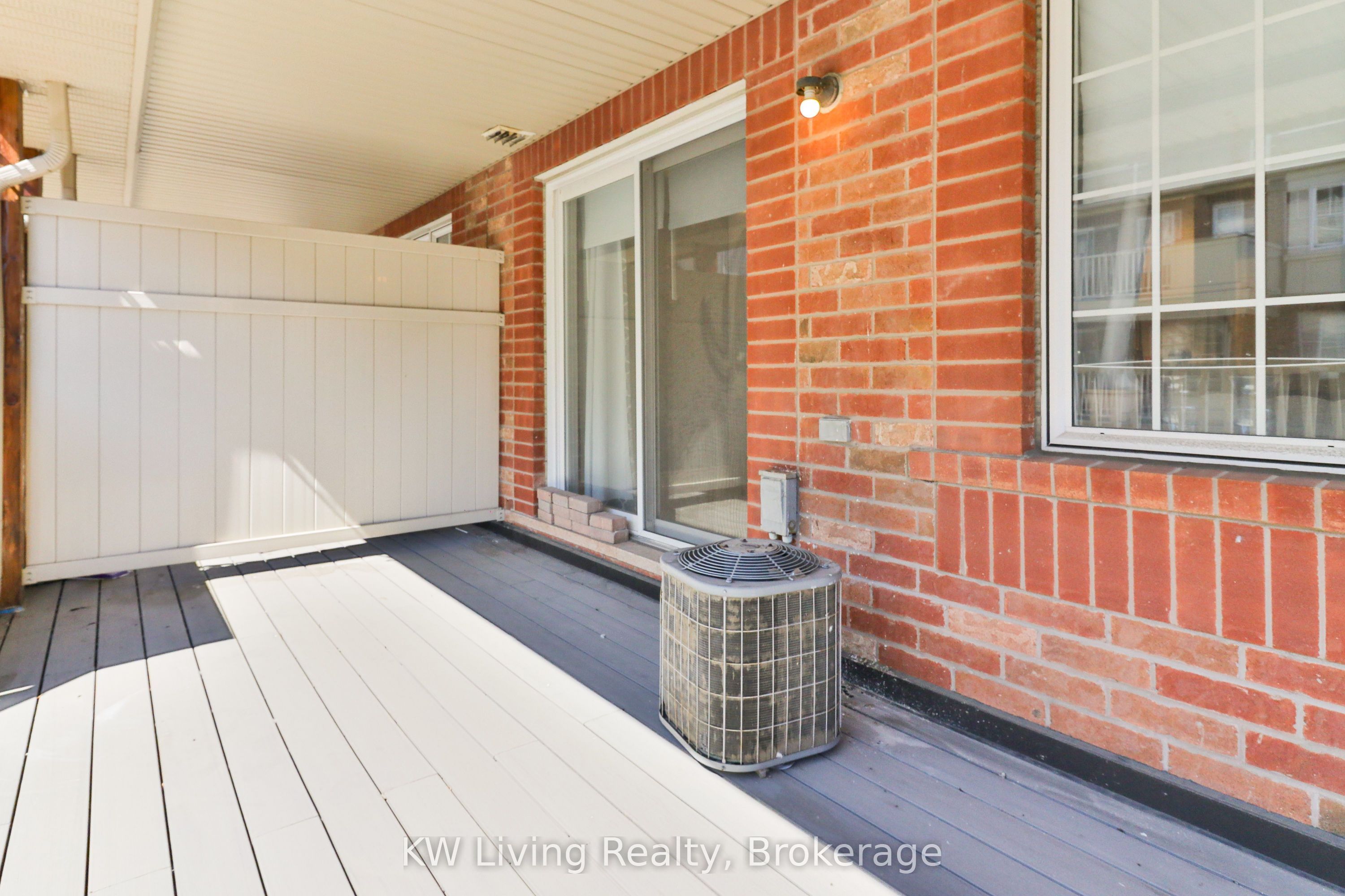 740 Neighbourhood Circle 4 Property Photo 32