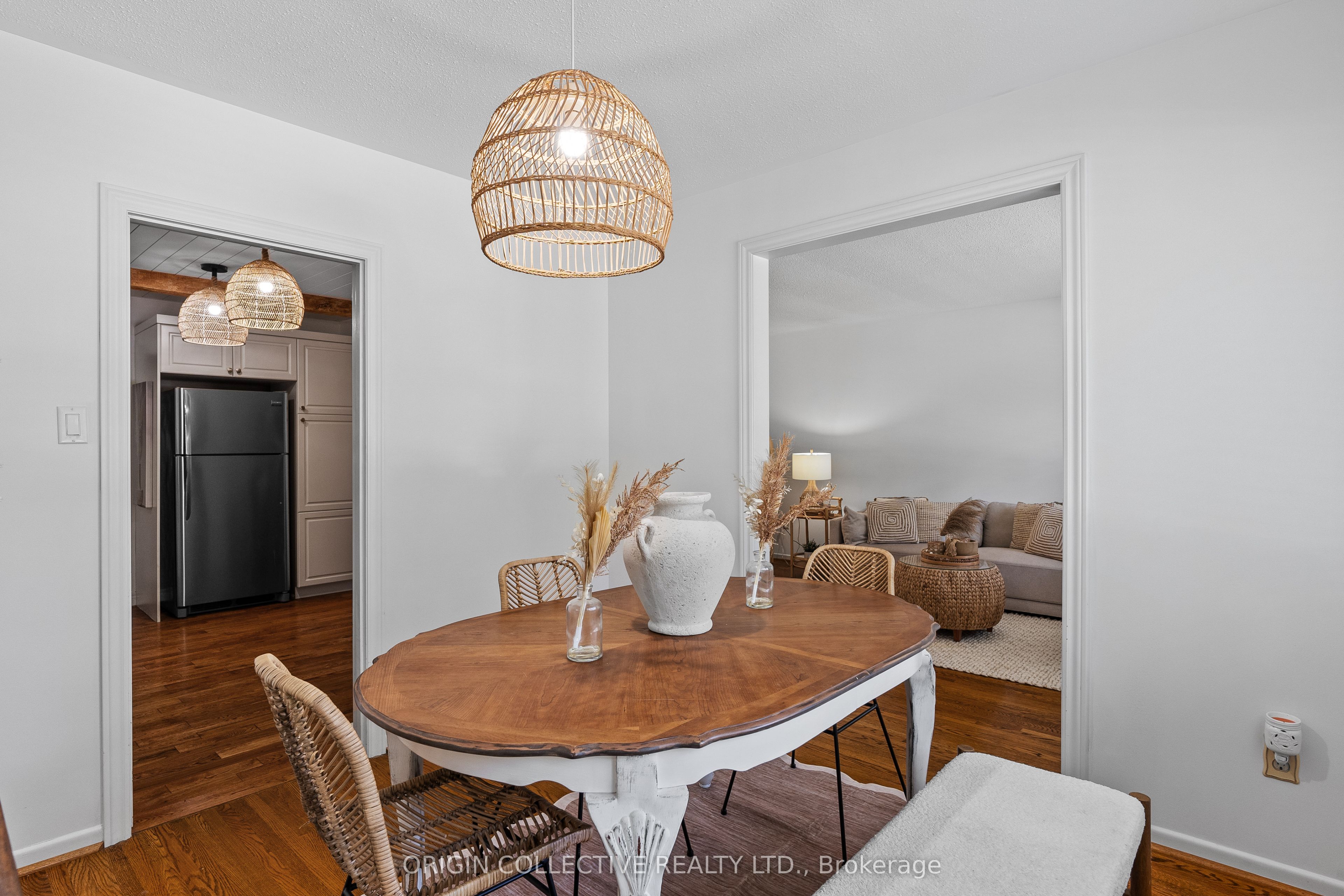 983 Parthia Crescent Property Photo 14