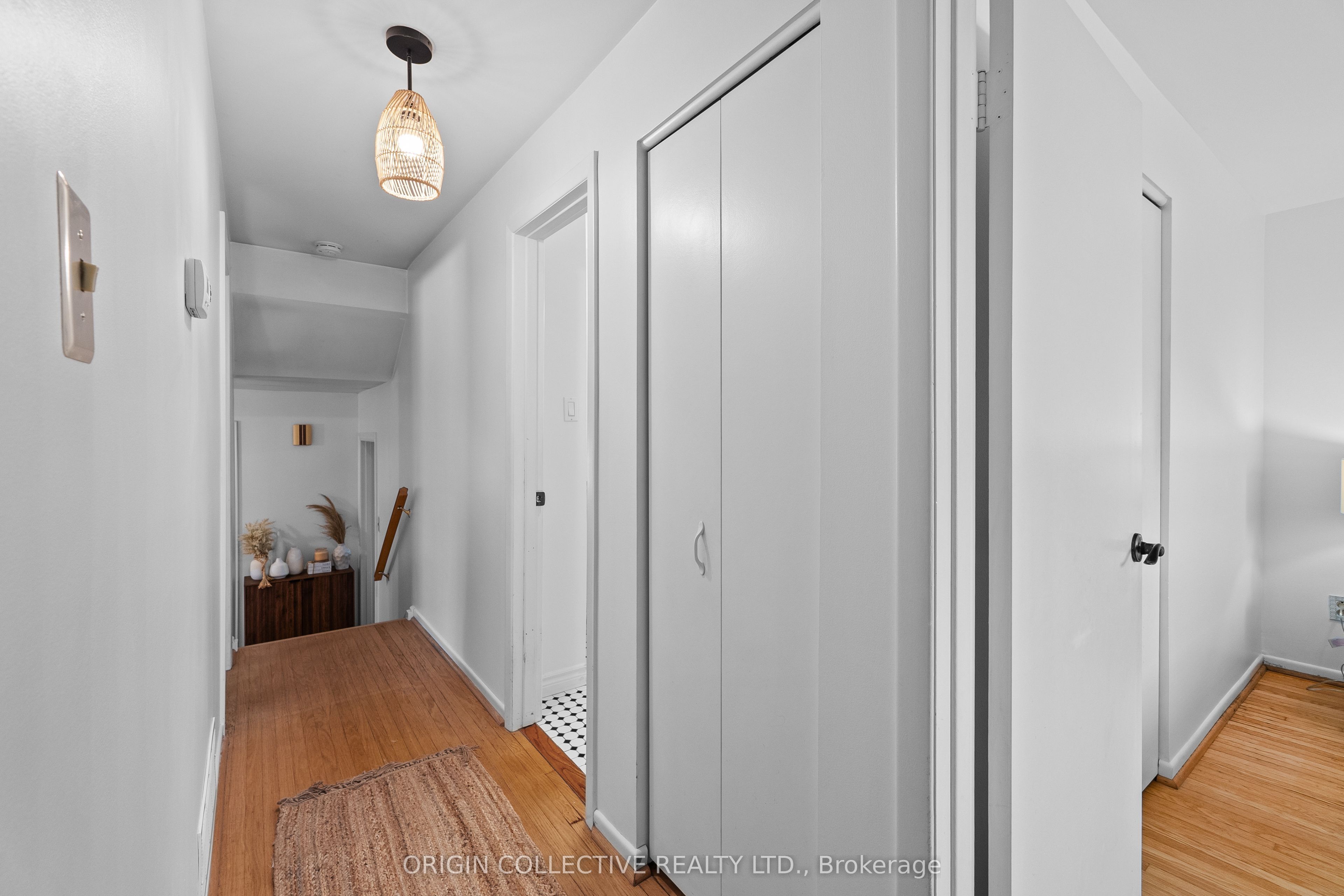 983 Parthia Crescent Property Photo 16
