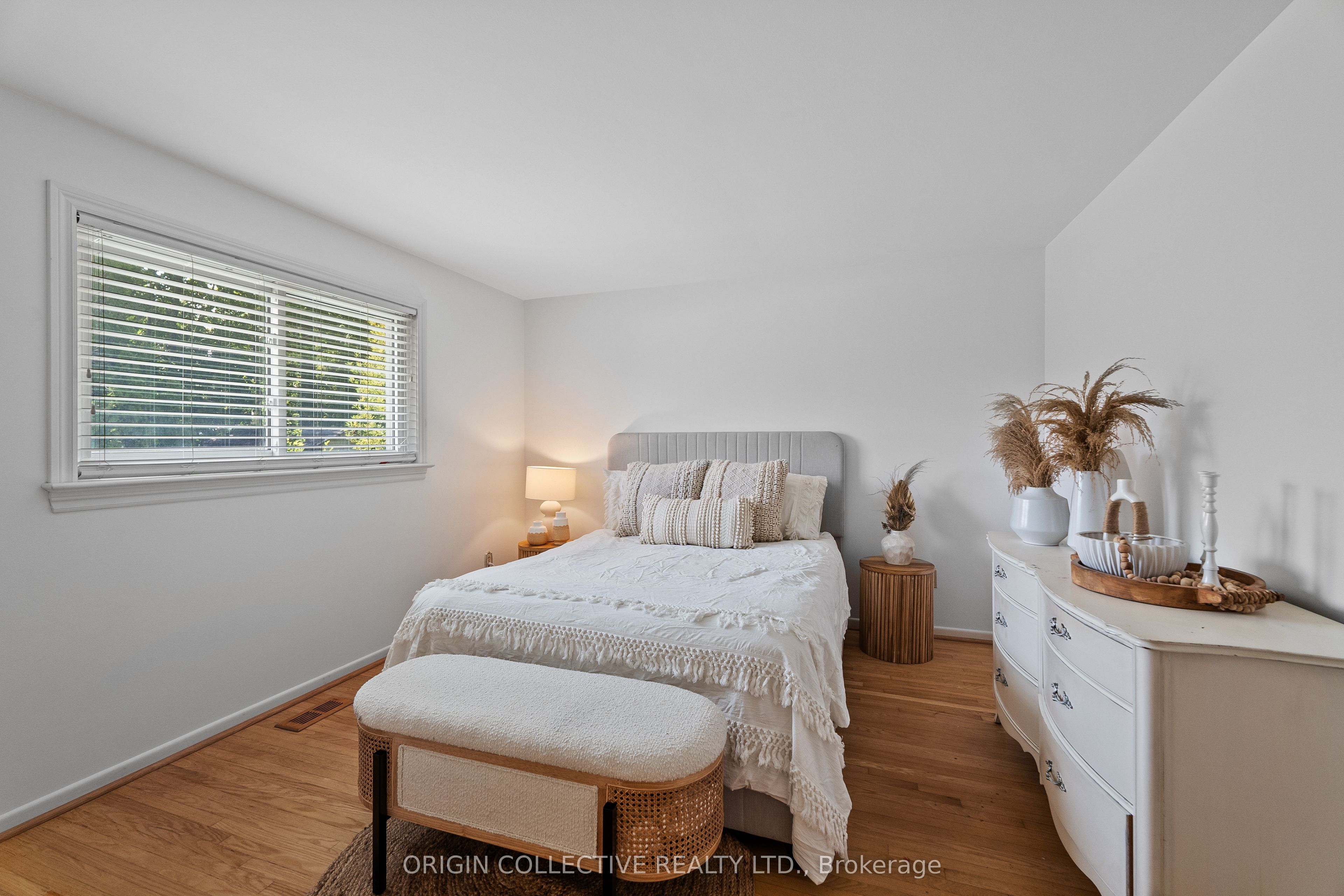 983 Parthia Crescent Property Photo 17