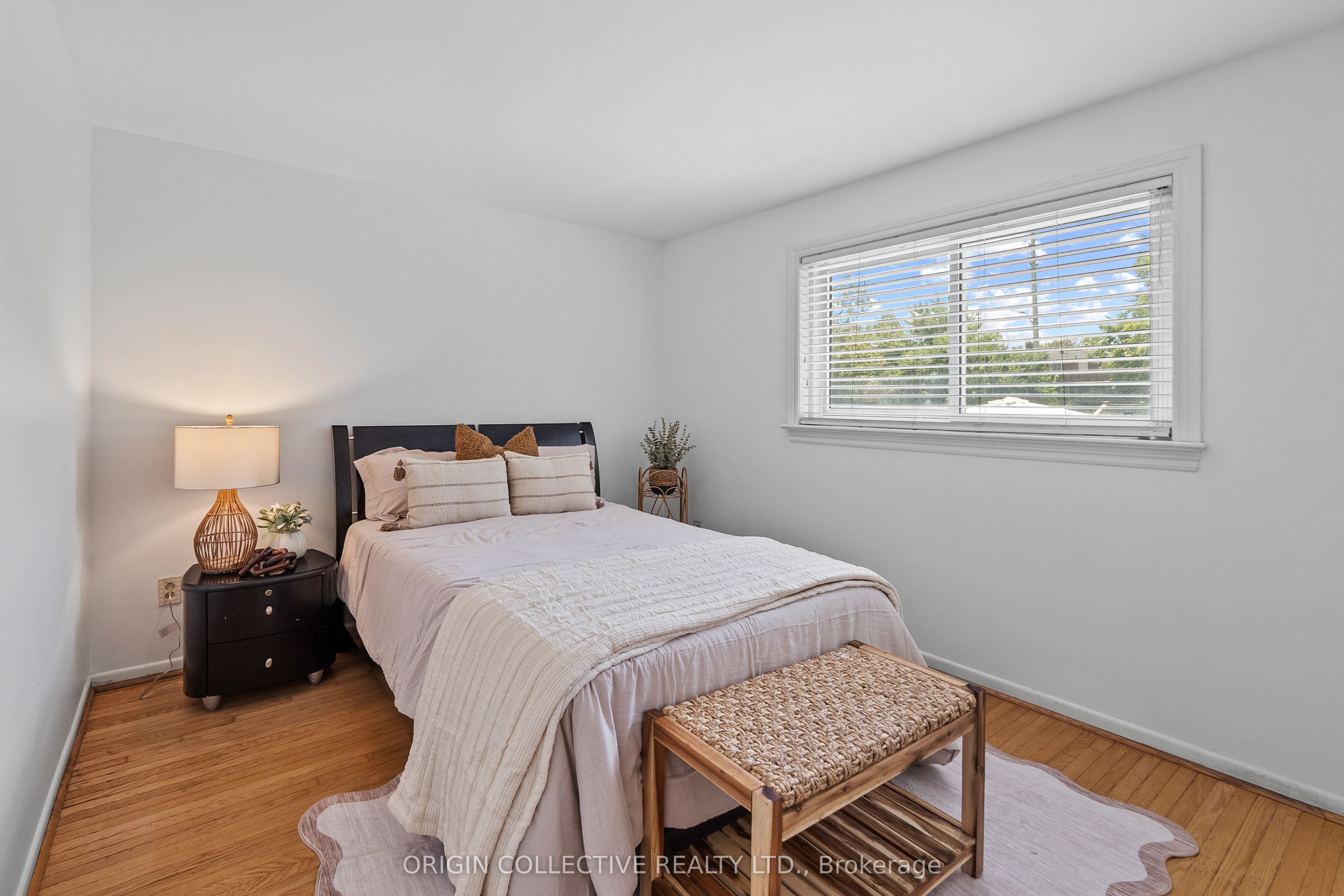 983 Parthia Crescent Property Photo 21