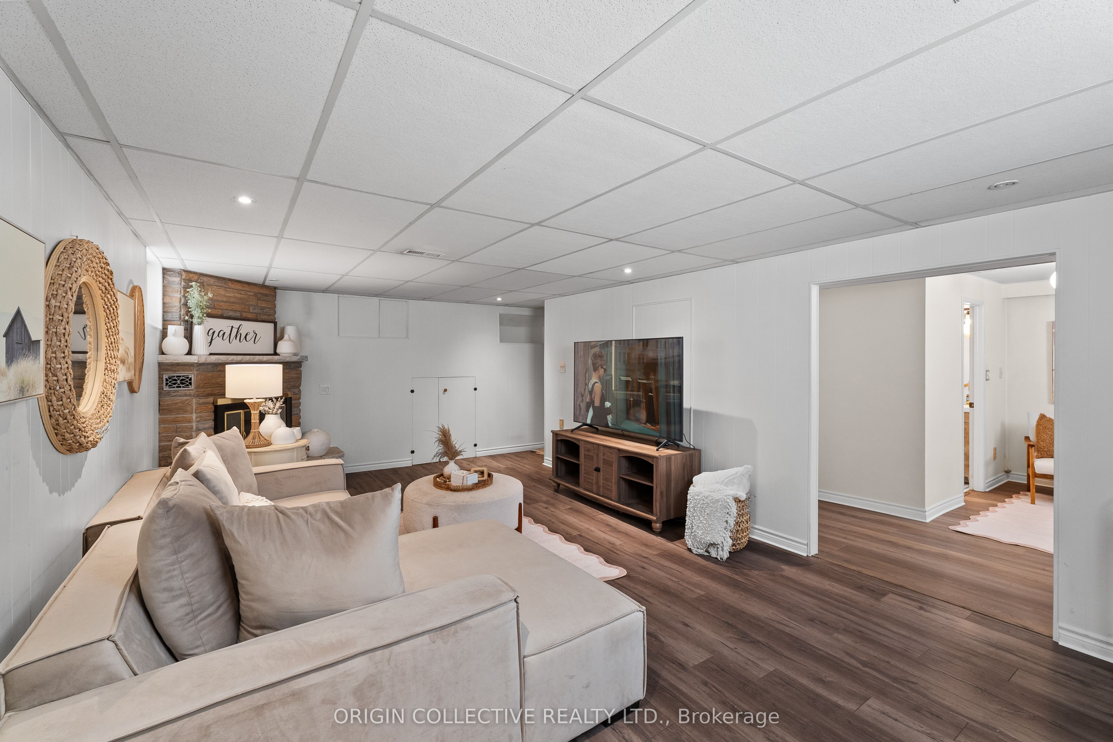 983 Parthia Crescent Property Photo 27