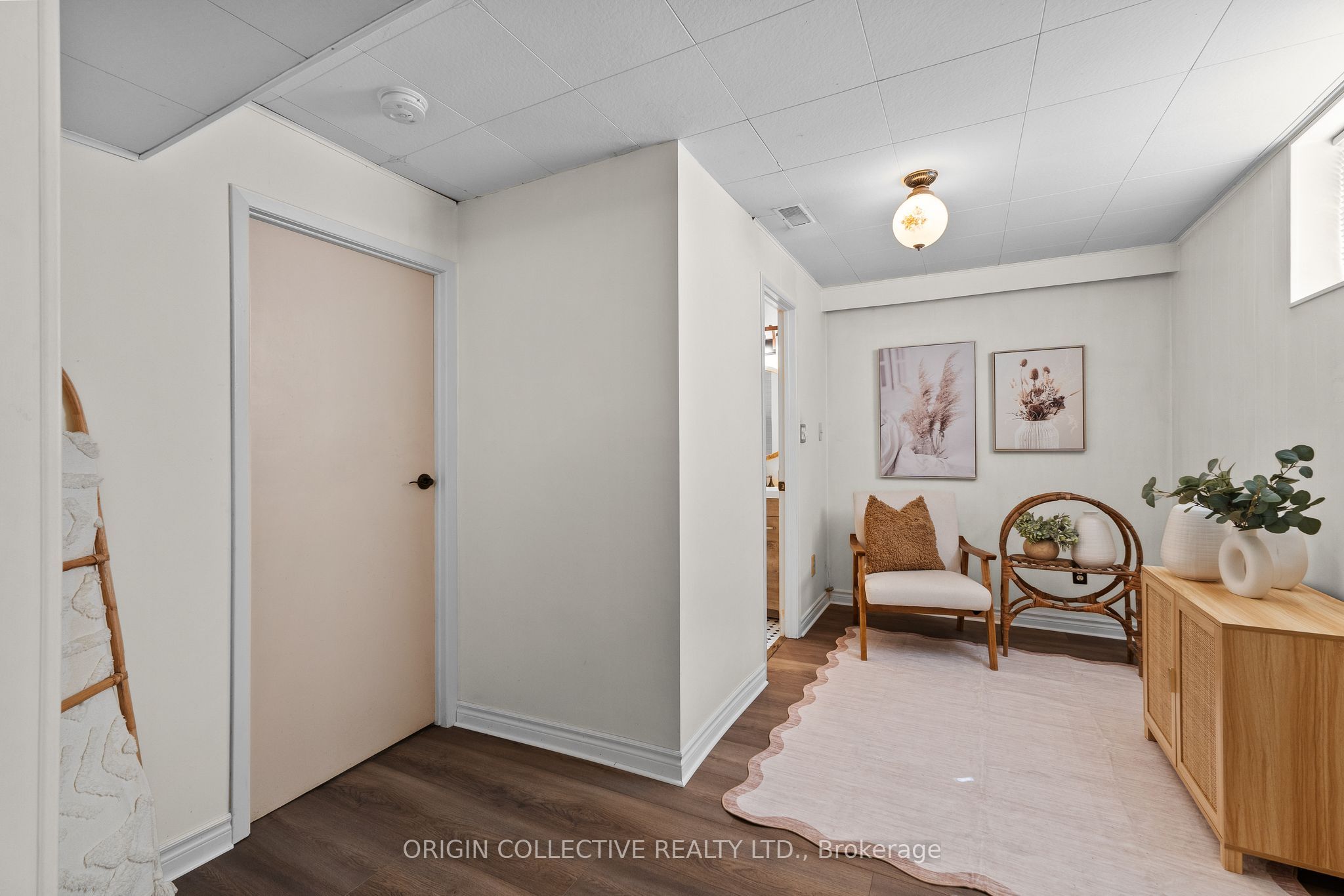 983 Parthia Crescent Property Photo 29