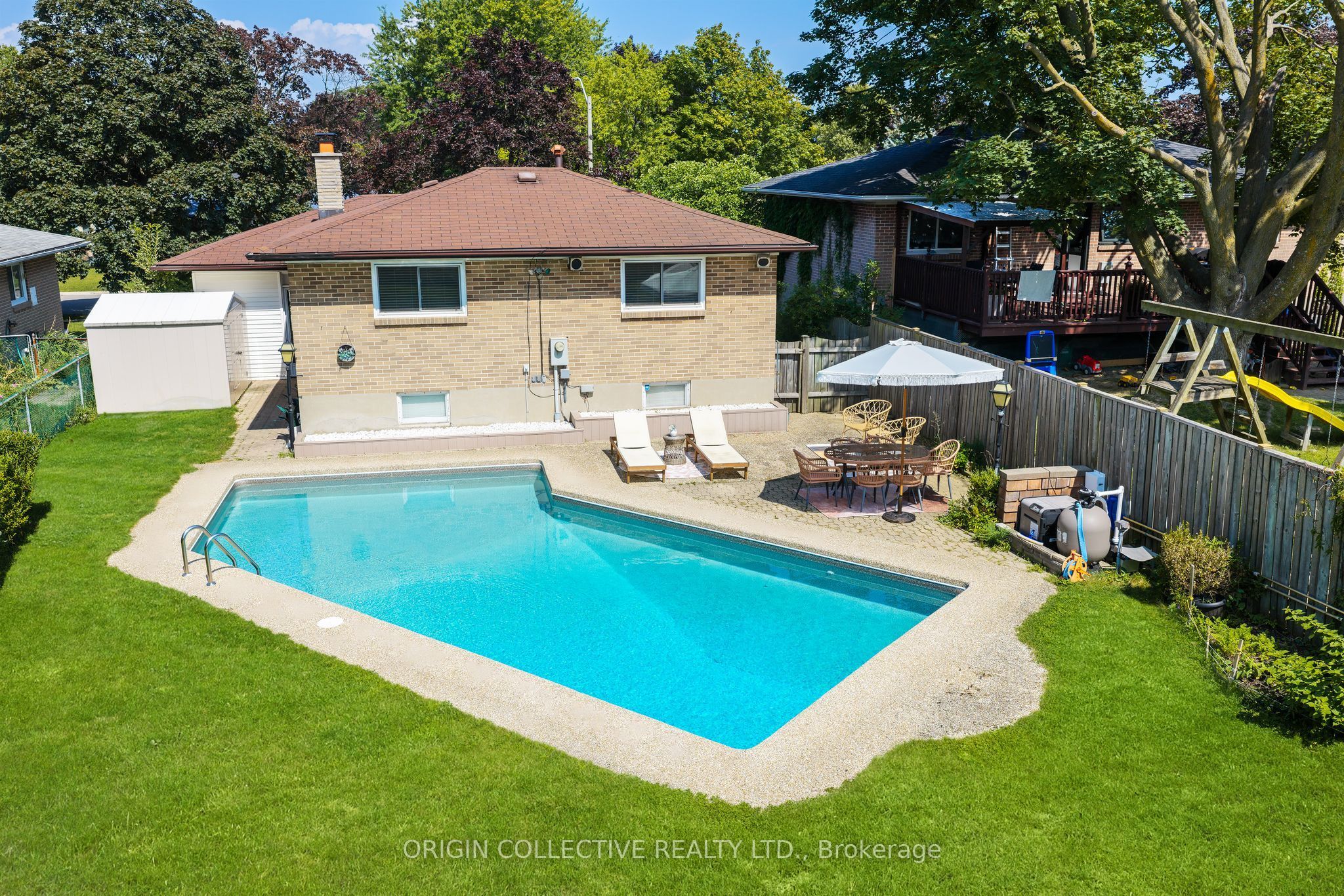 983 Parthia Crescent Property Photo 35