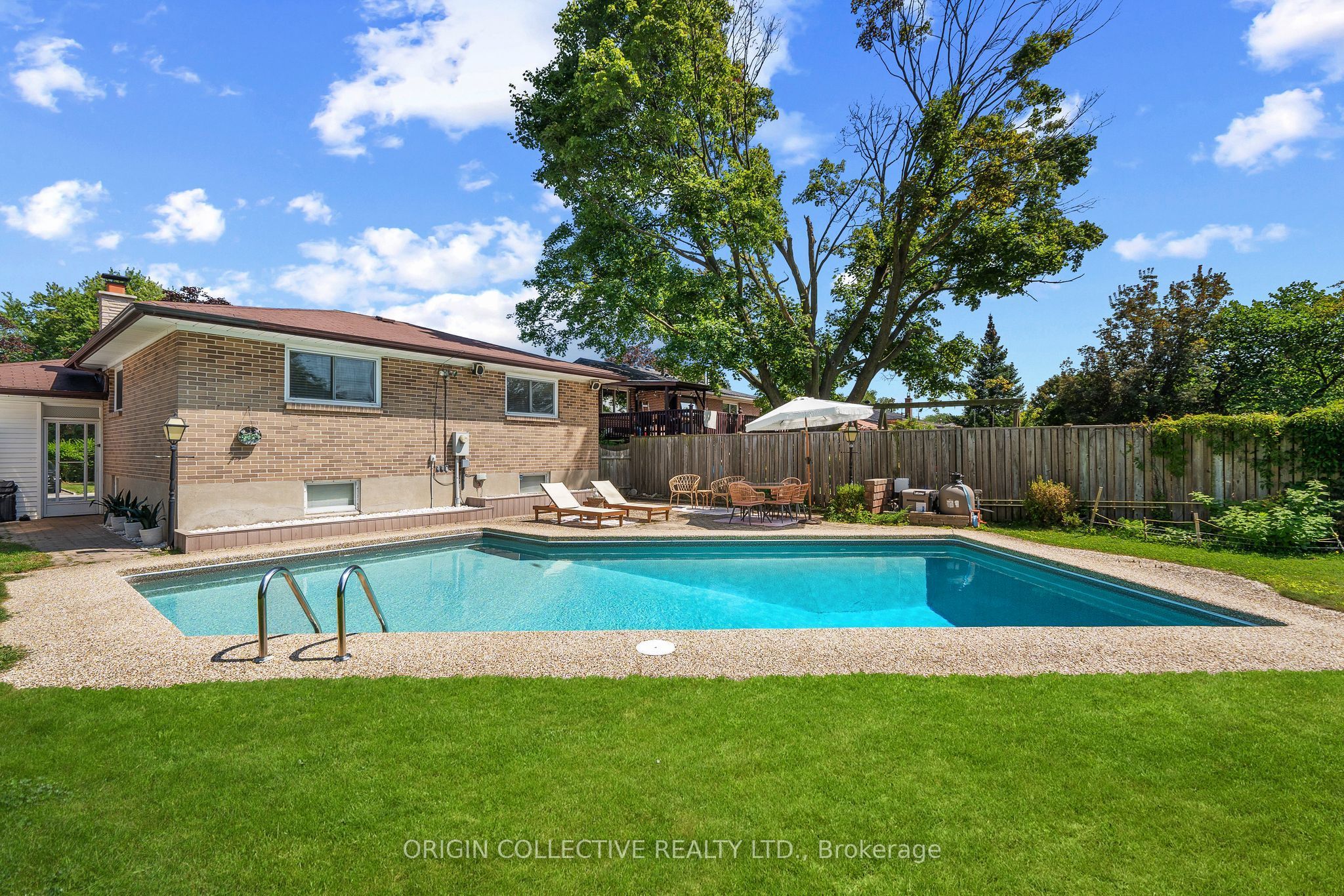 983 Parthia Crescent Property Photo 38