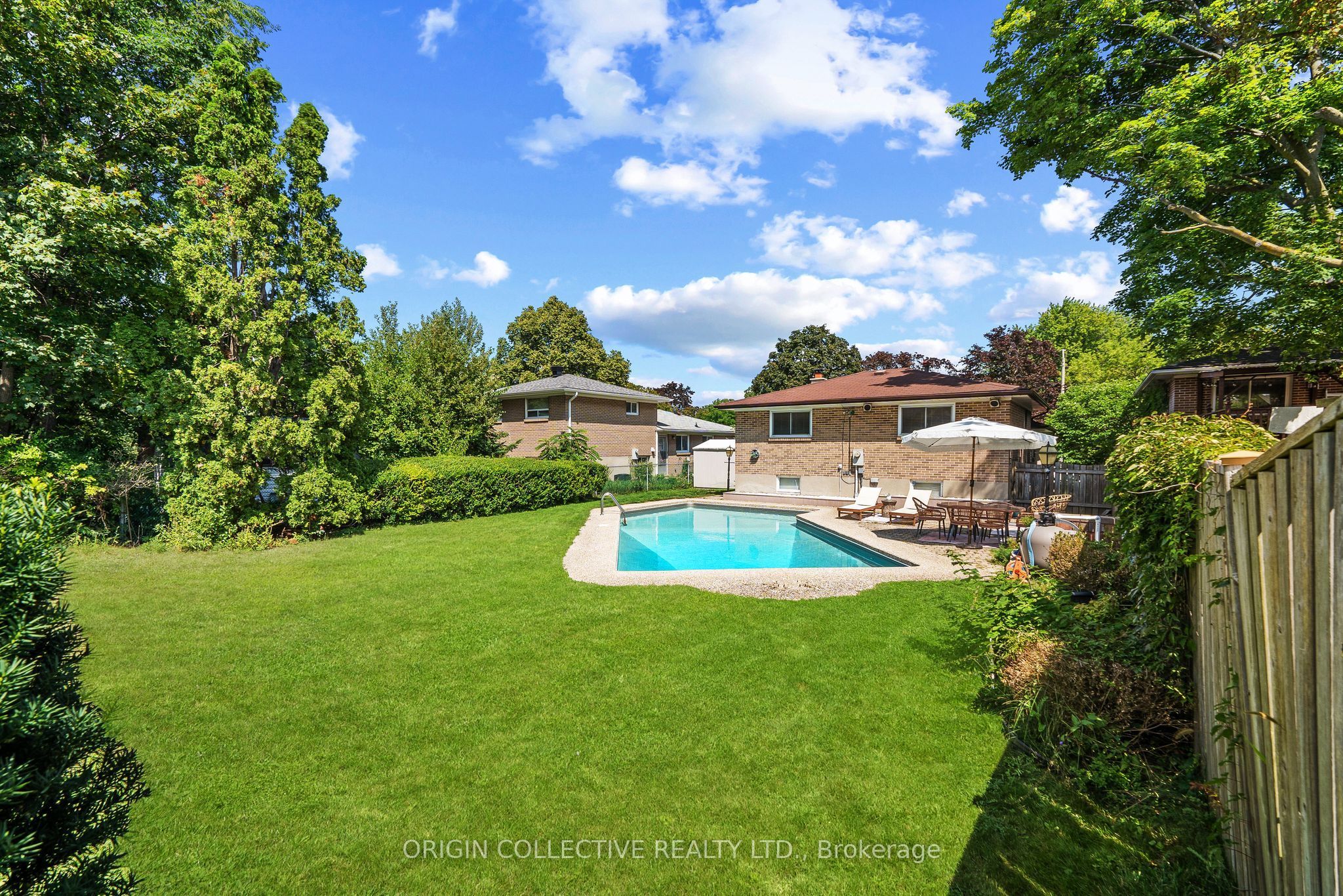 983 Parthia Crescent Property Photo 39