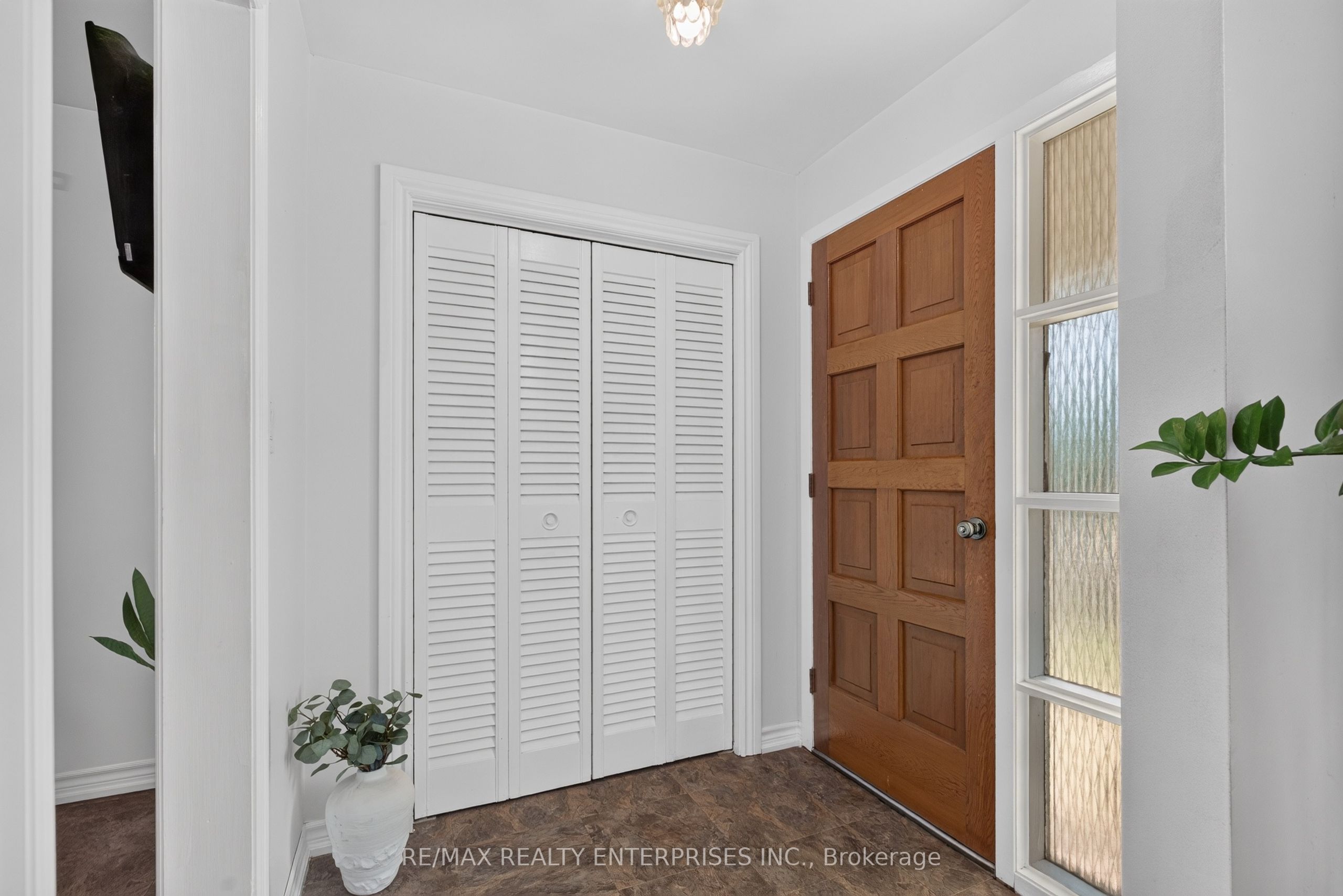 1083 Melton Drive Property Photo 2