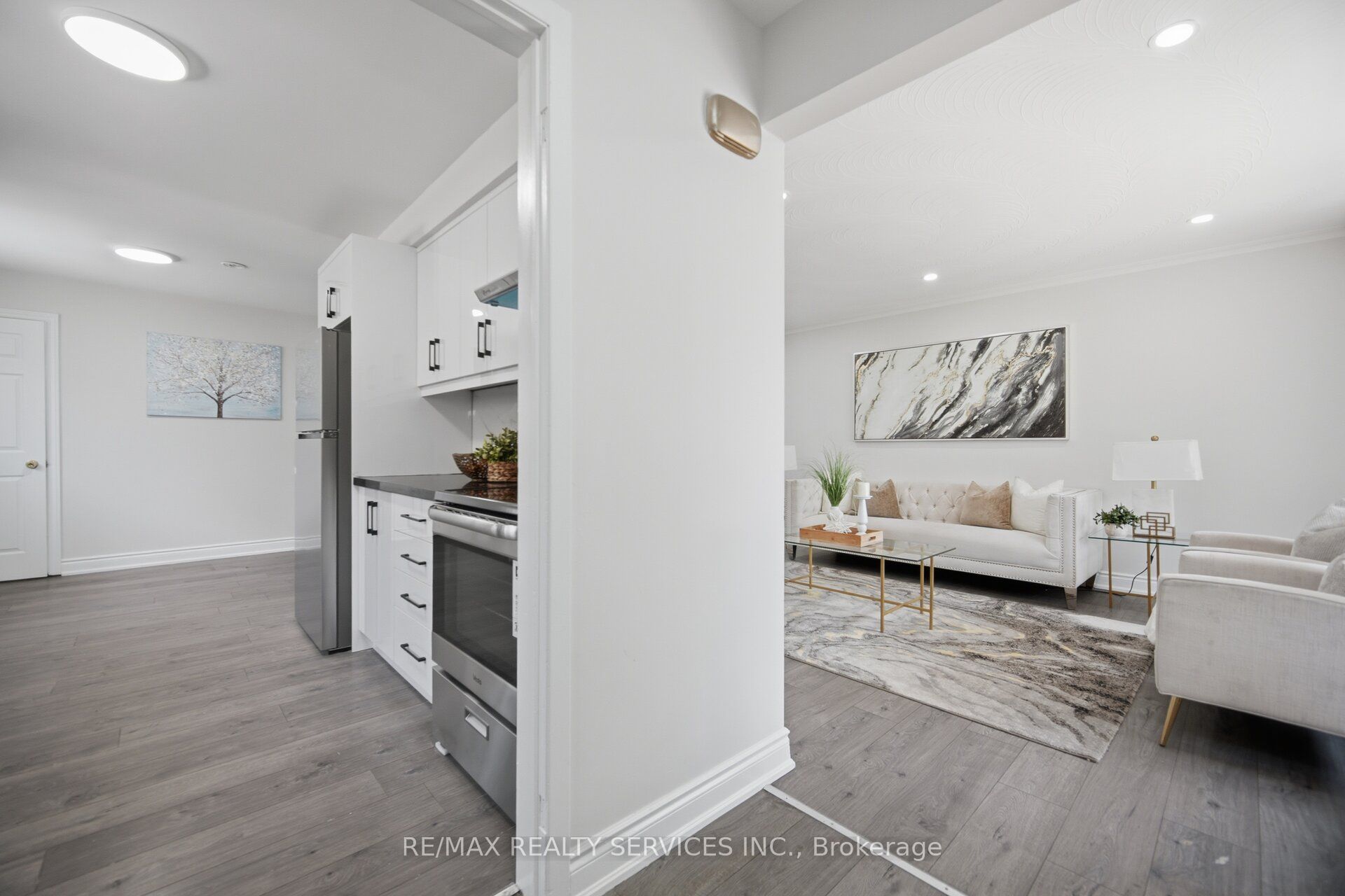7493 Netherwood Road Property Photo 4