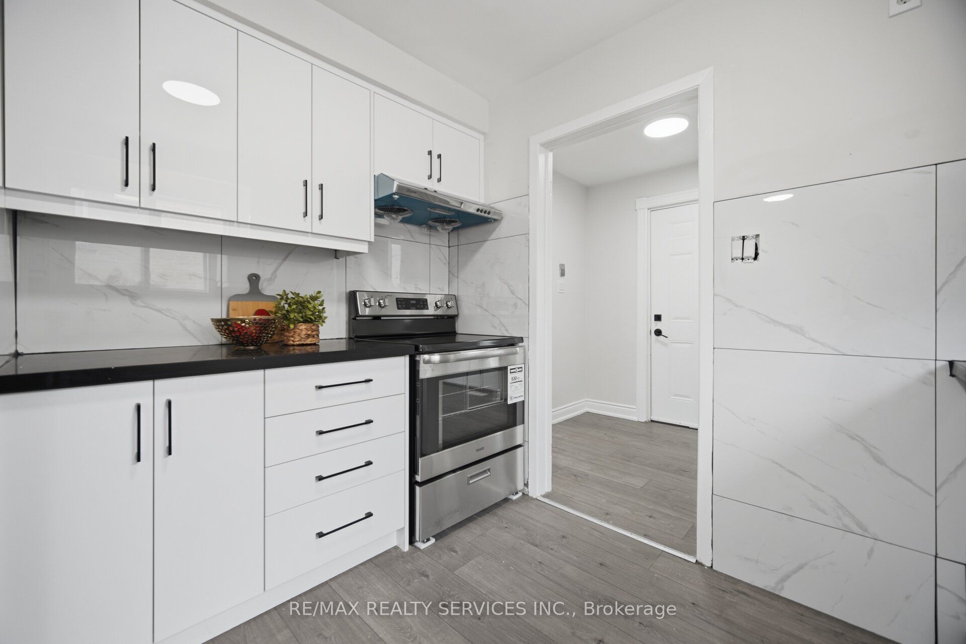 7493 Netherwood Road Property Photo 14
