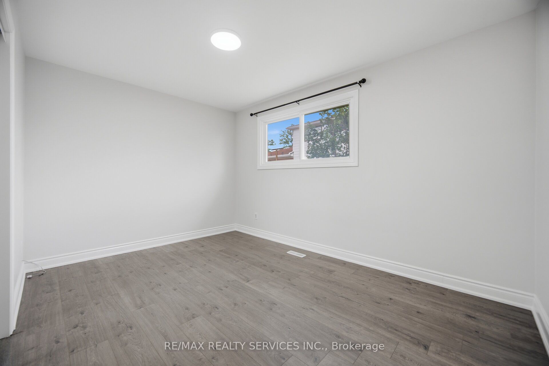 7493 Netherwood Road Property Photo 27