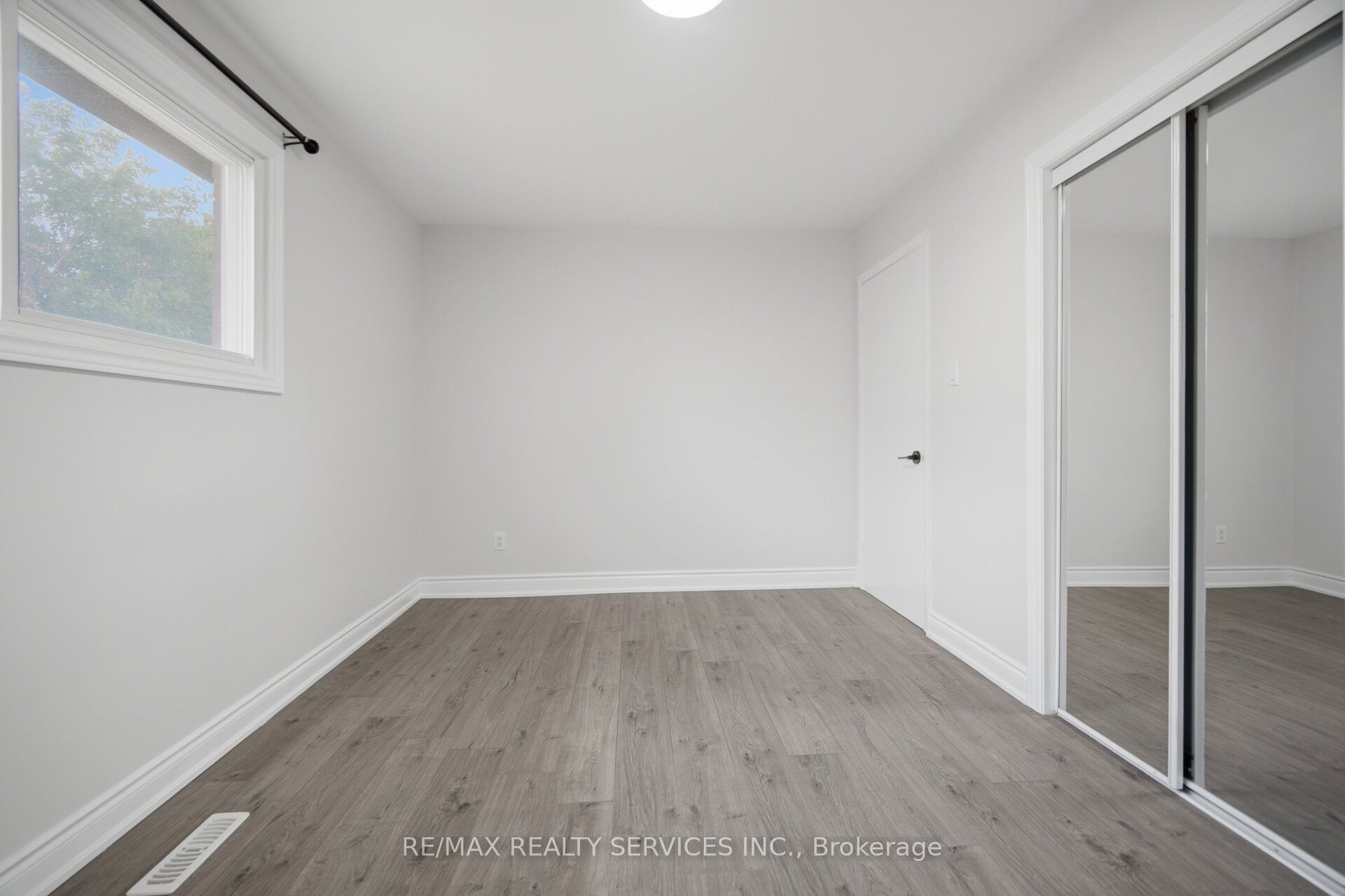 7493 Netherwood Road Property Photo 28