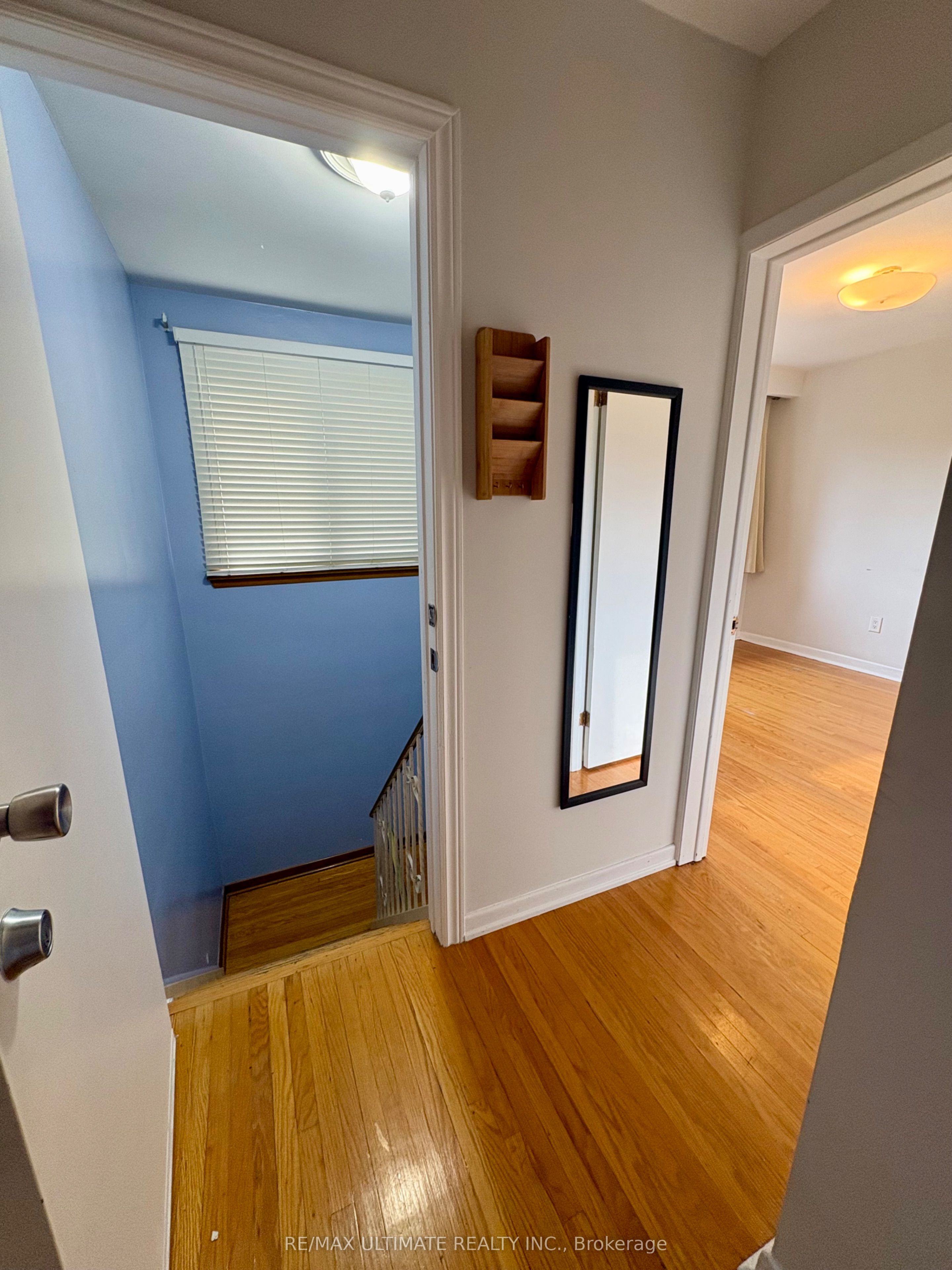315 Harvie Avenue 2nd Floor Property Photo 2