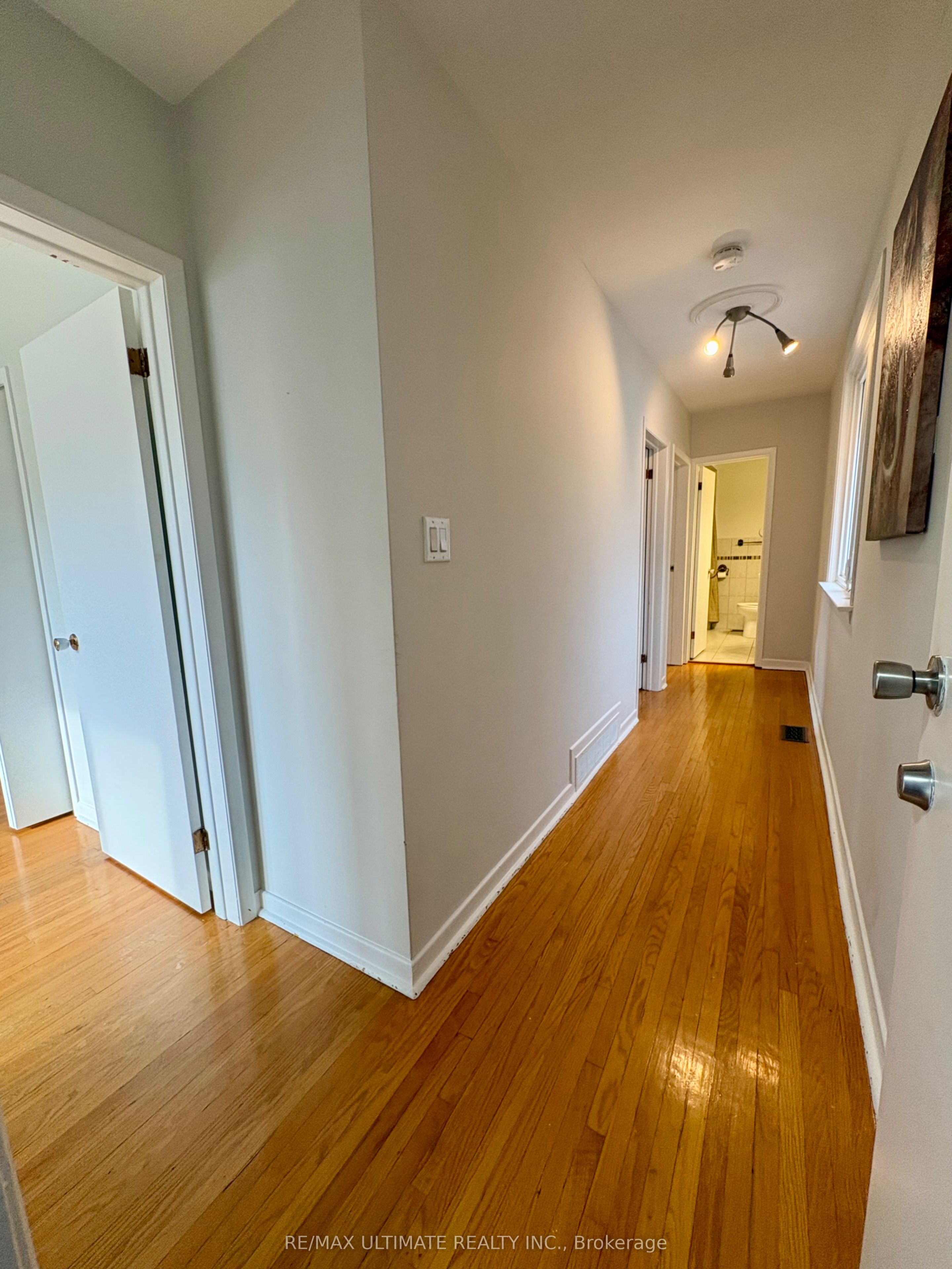 315 Harvie Avenue 2nd Floor Property Photo 3