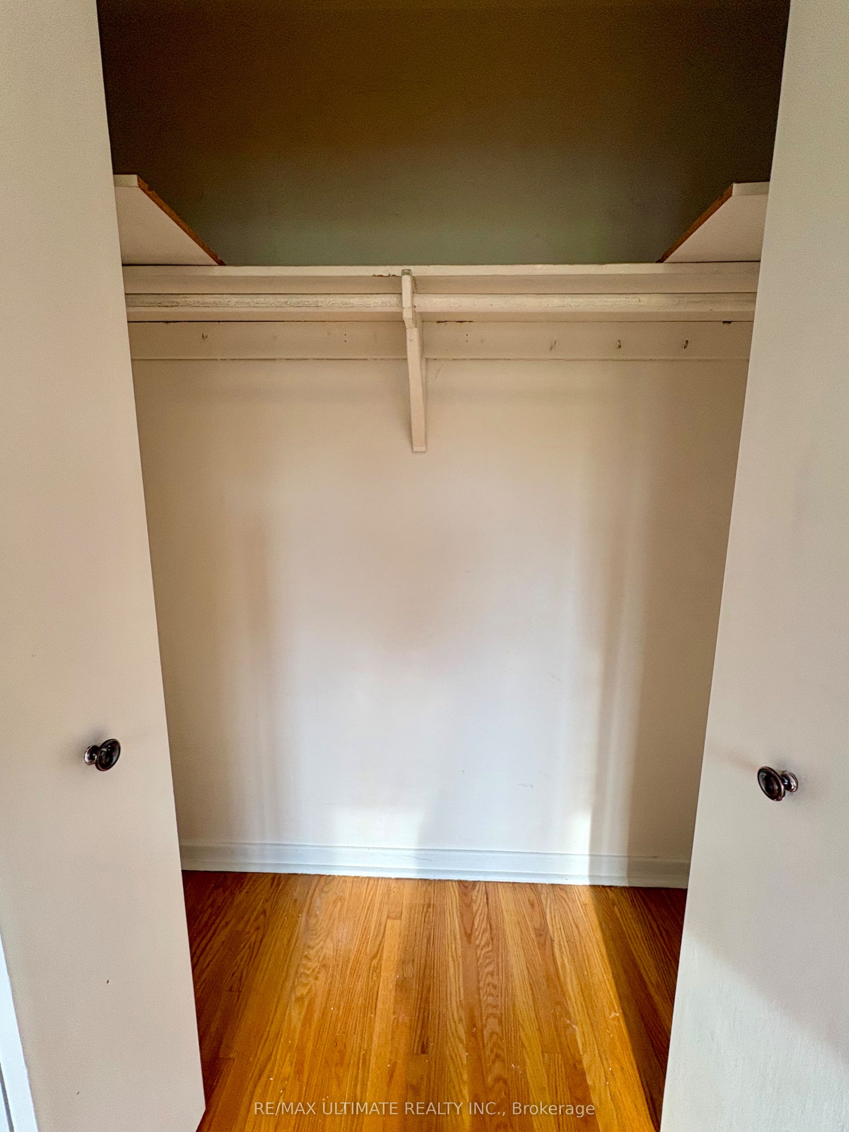 315 Harvie Avenue 2nd Floor Property Photo 5