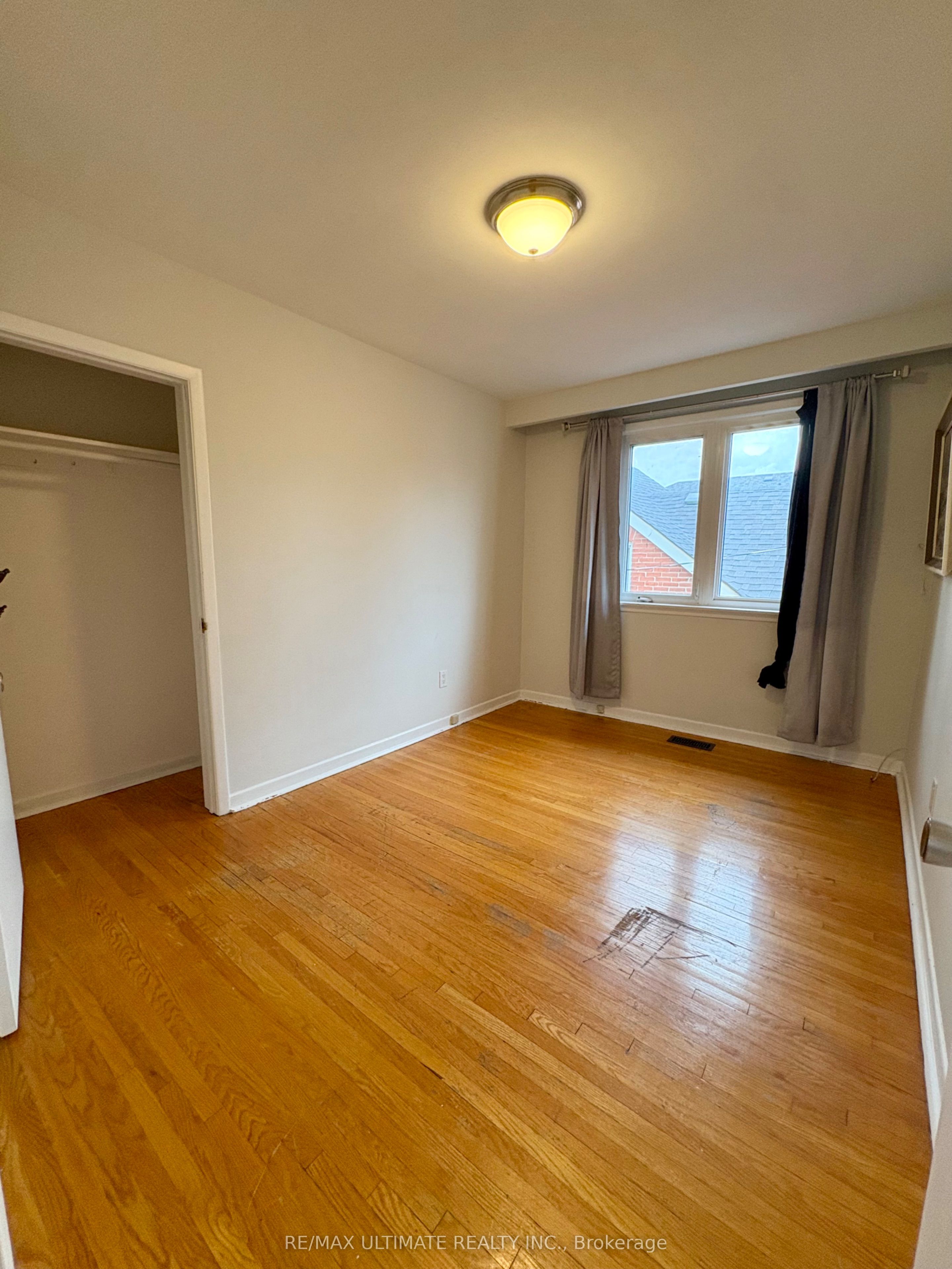 315 Harvie Avenue 2nd Floor Property Photo 6