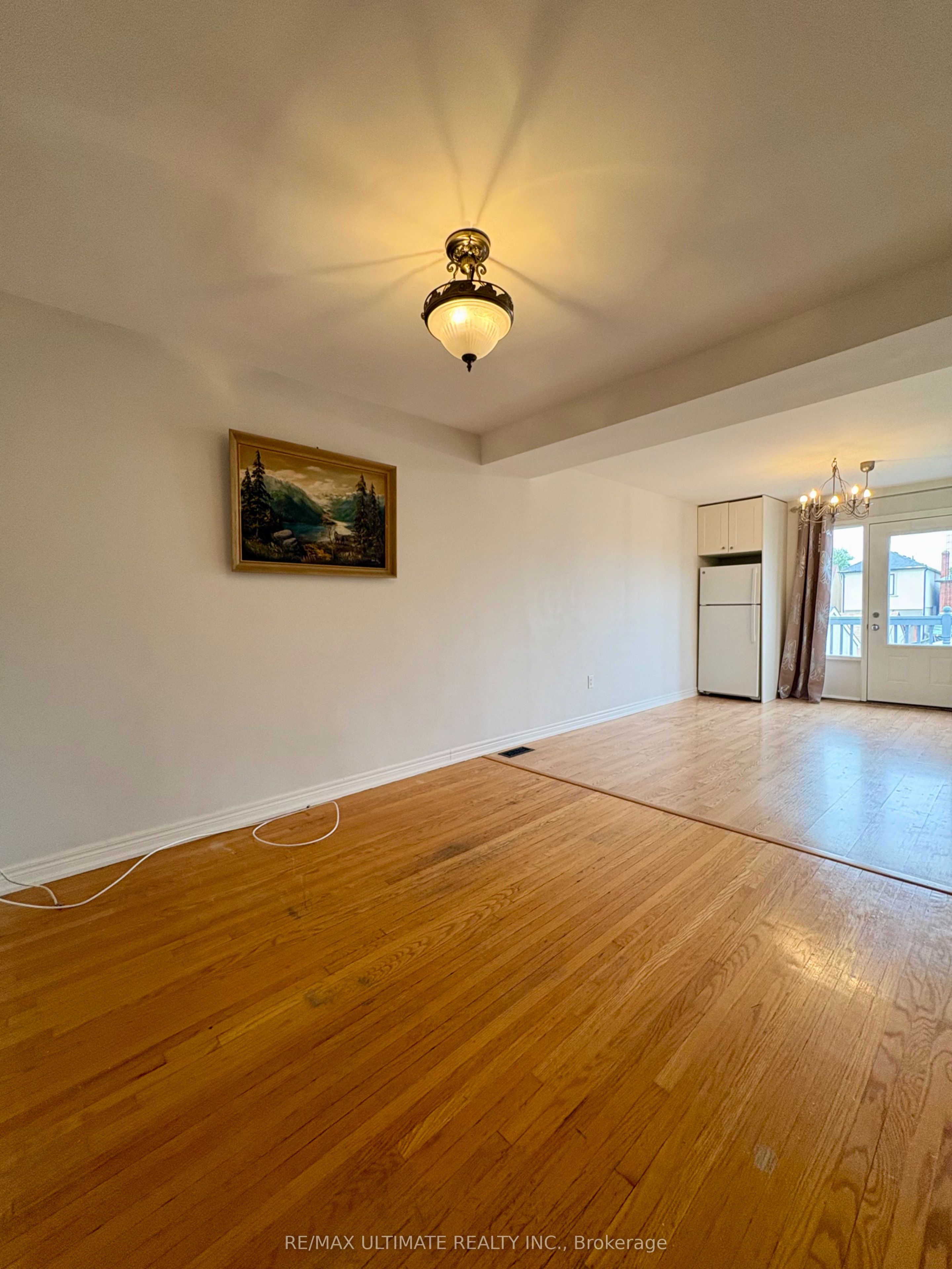 315 Harvie Avenue 2nd Floor Property Photo 7