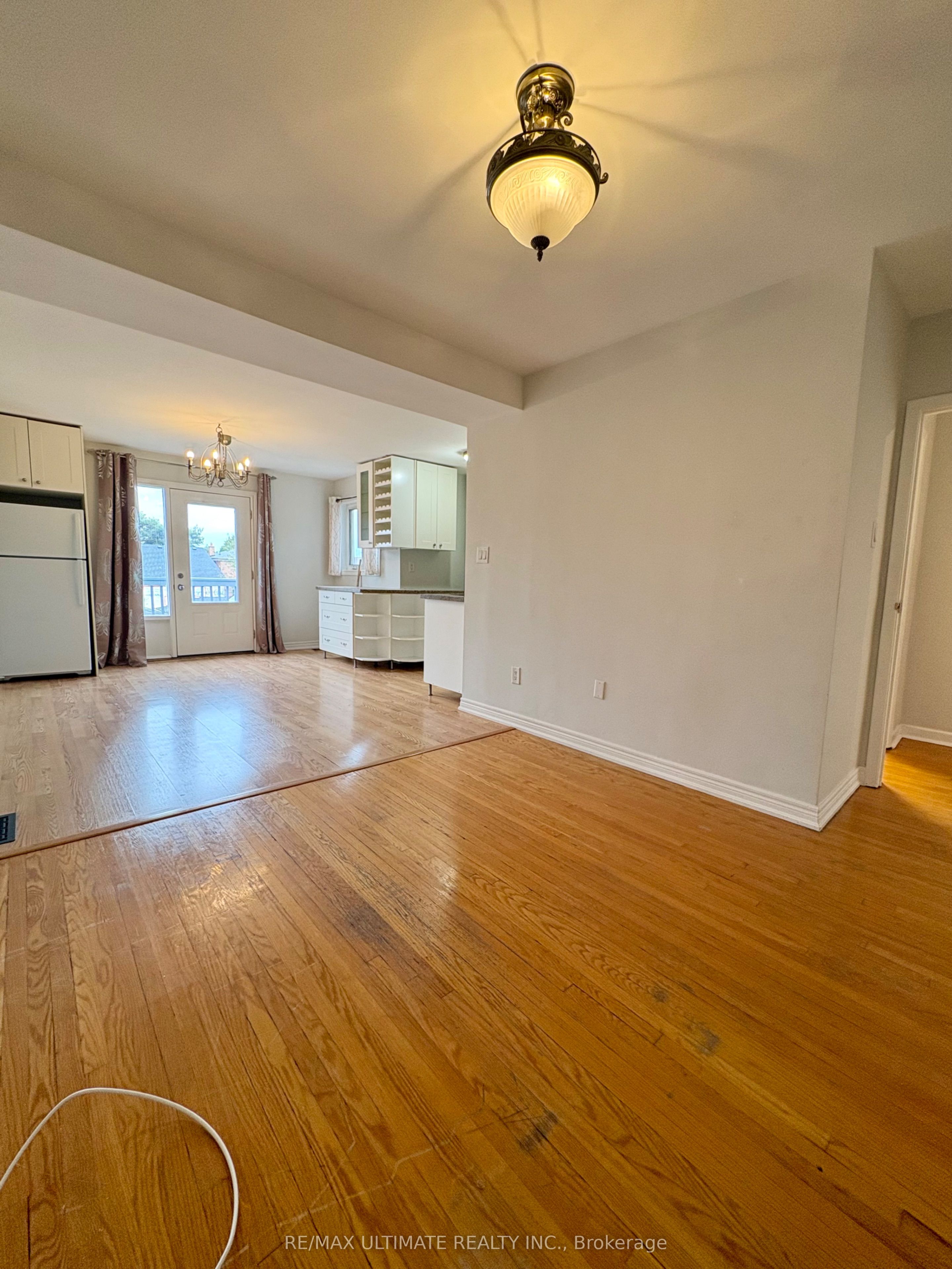 315 Harvie Avenue 2nd Floor Property Photo 8
