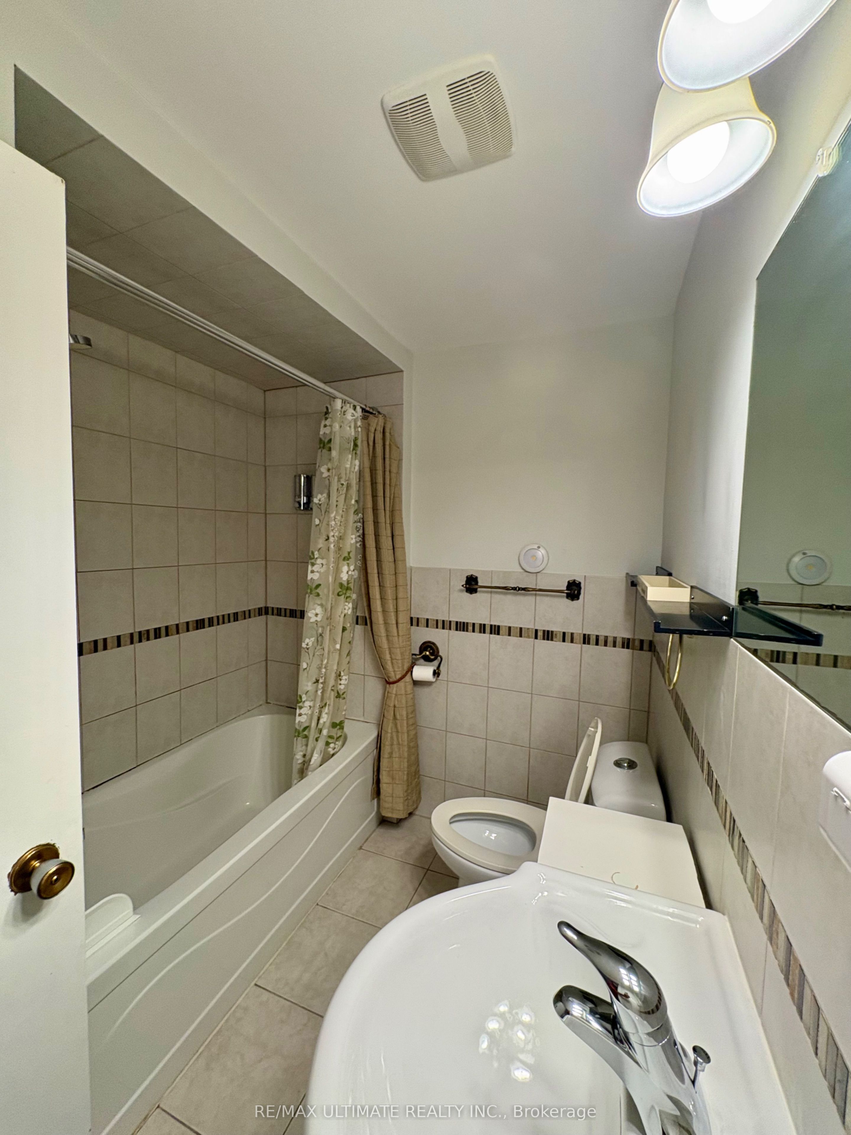 315 Harvie Avenue 2nd Floor Property Photo 11