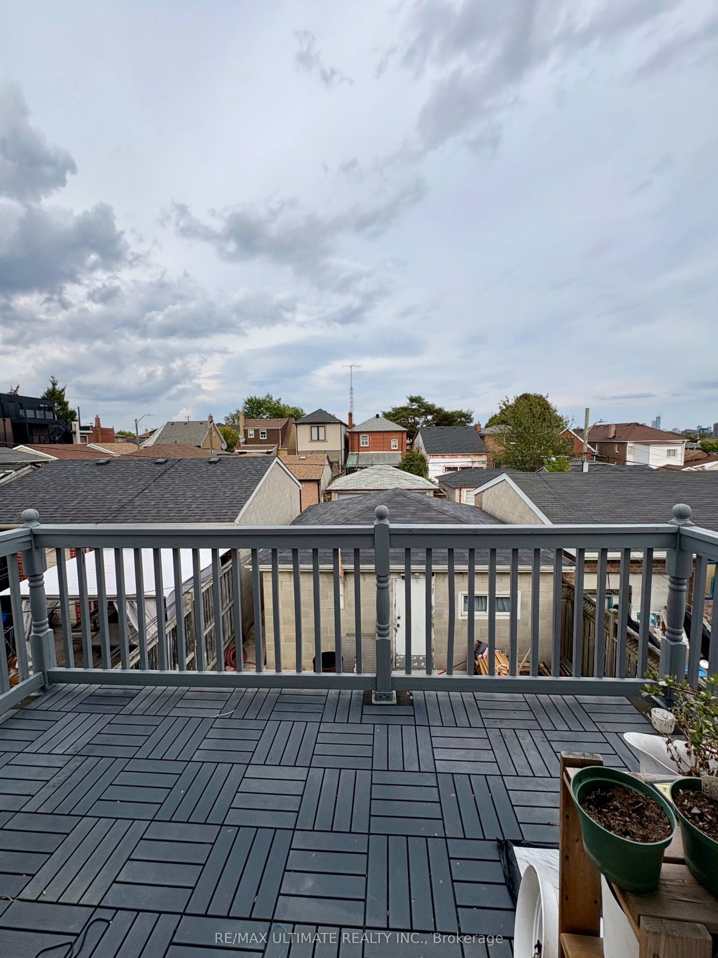 315 Harvie Avenue 2nd Floor Property Photo 12