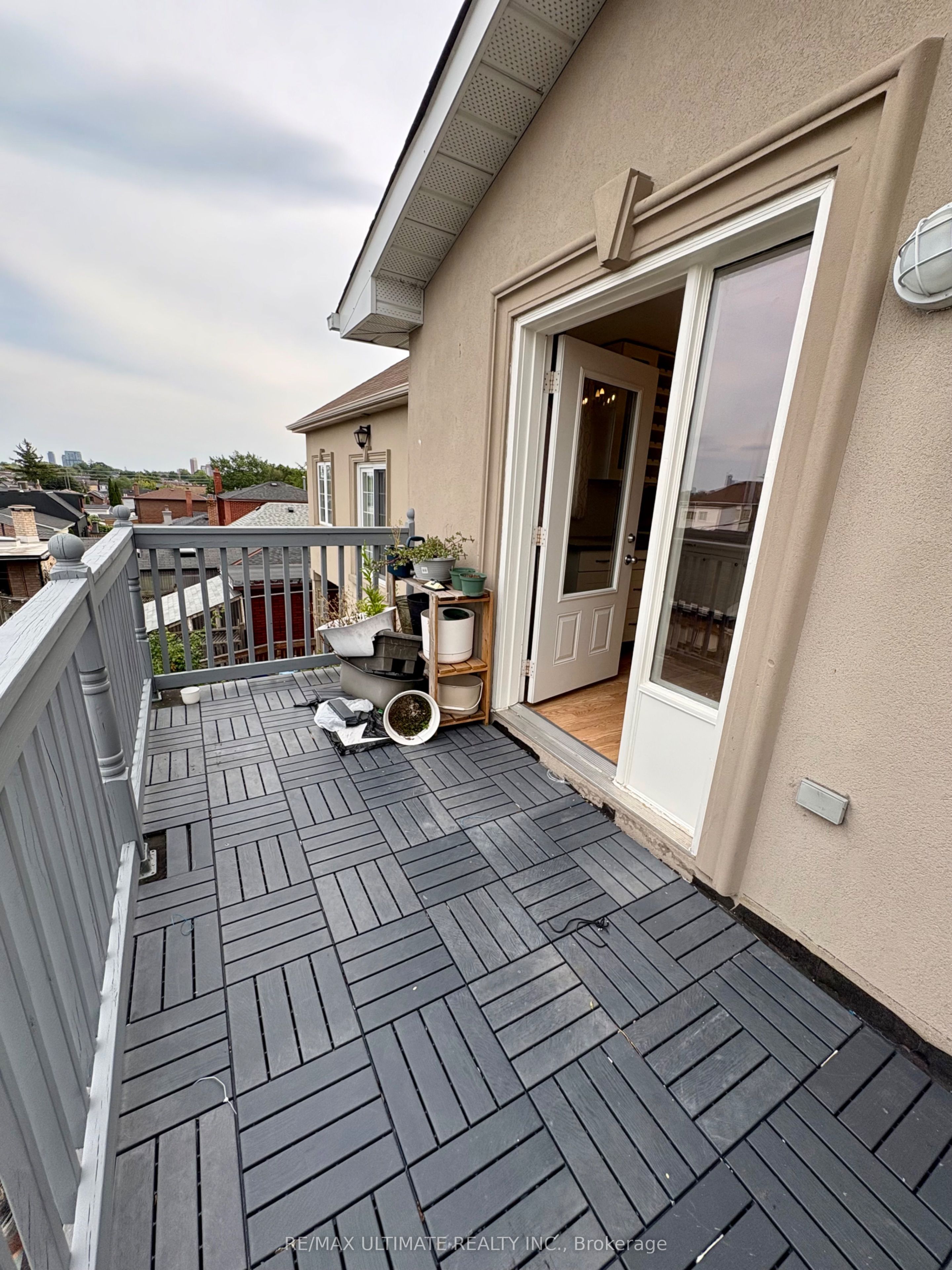 315 Harvie Avenue 2nd Floor Property Photo 13