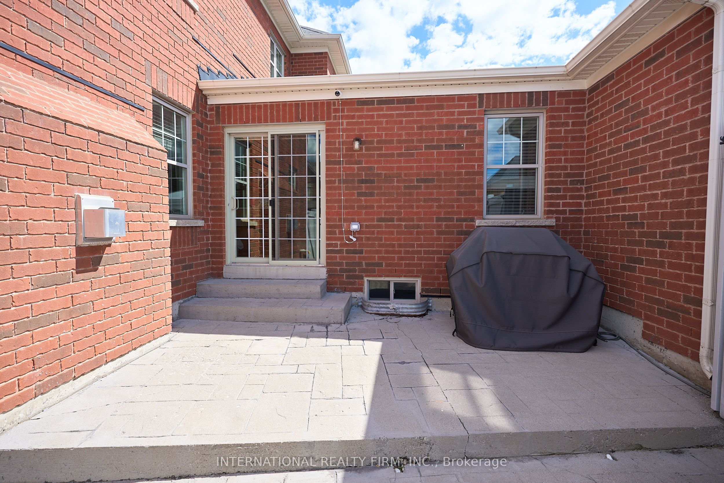 212 Pringle Avenue Property Photo 6