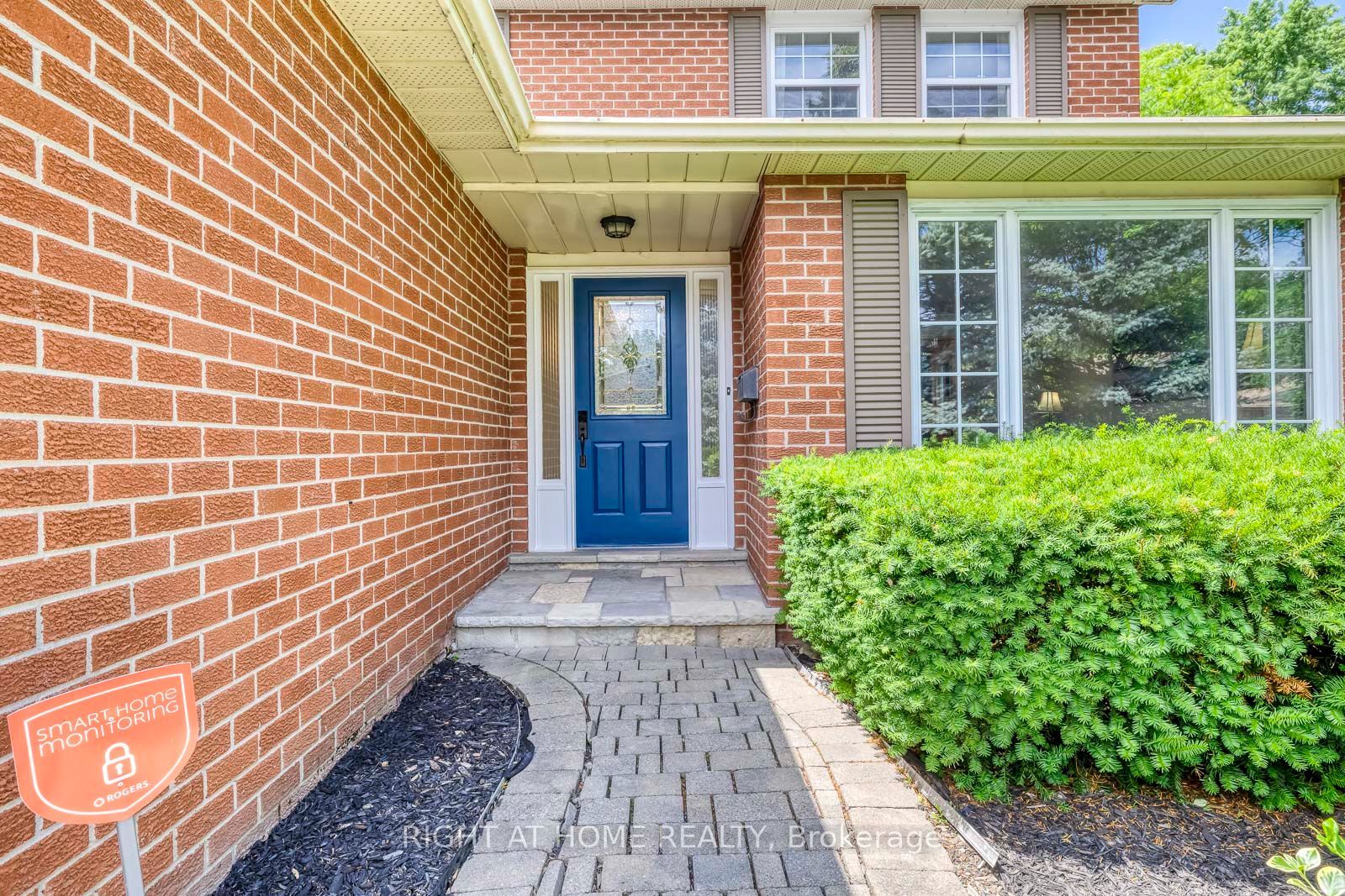 1025 Vanier Drive Property Photo 2