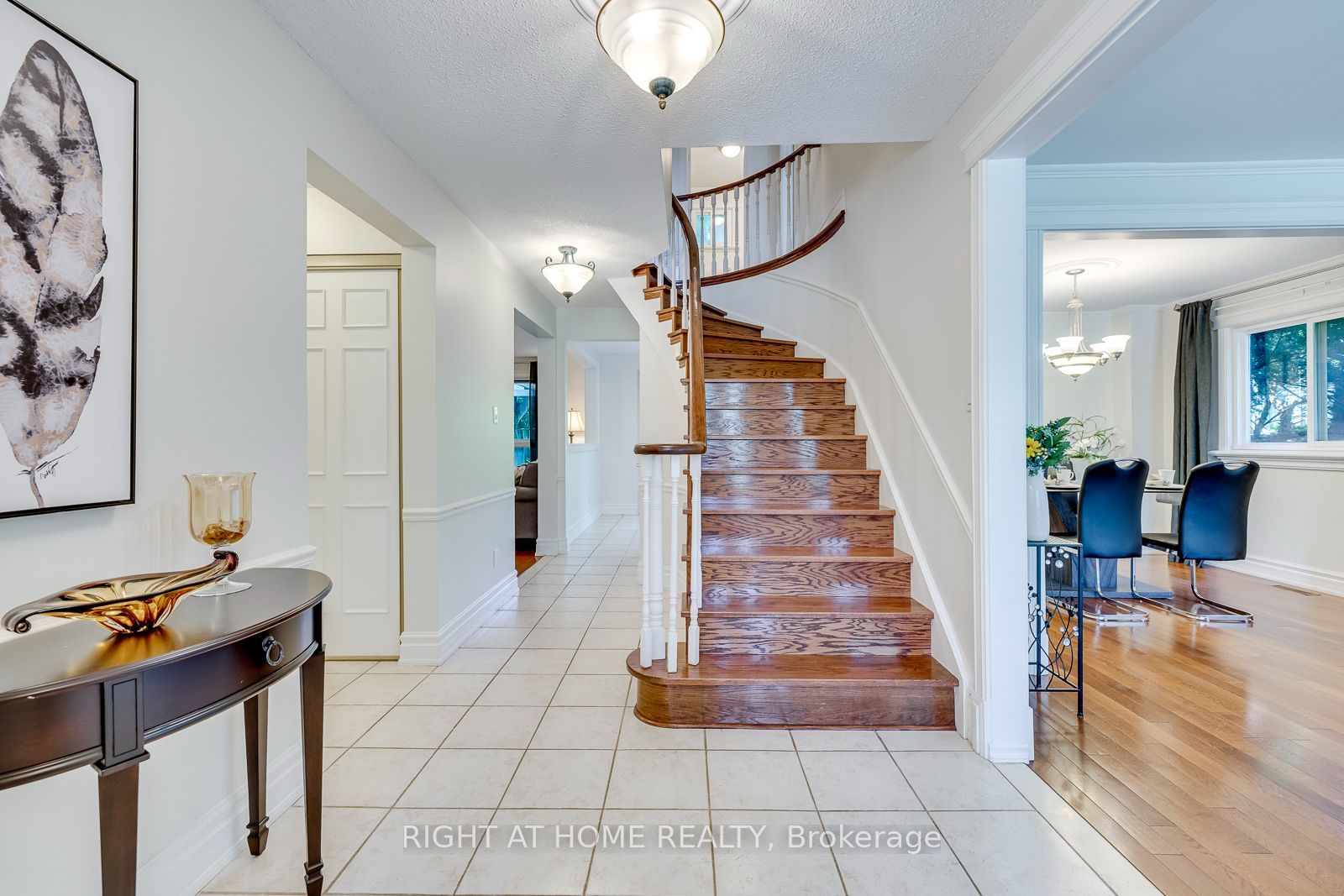 1025 Vanier Drive Property Photo 3