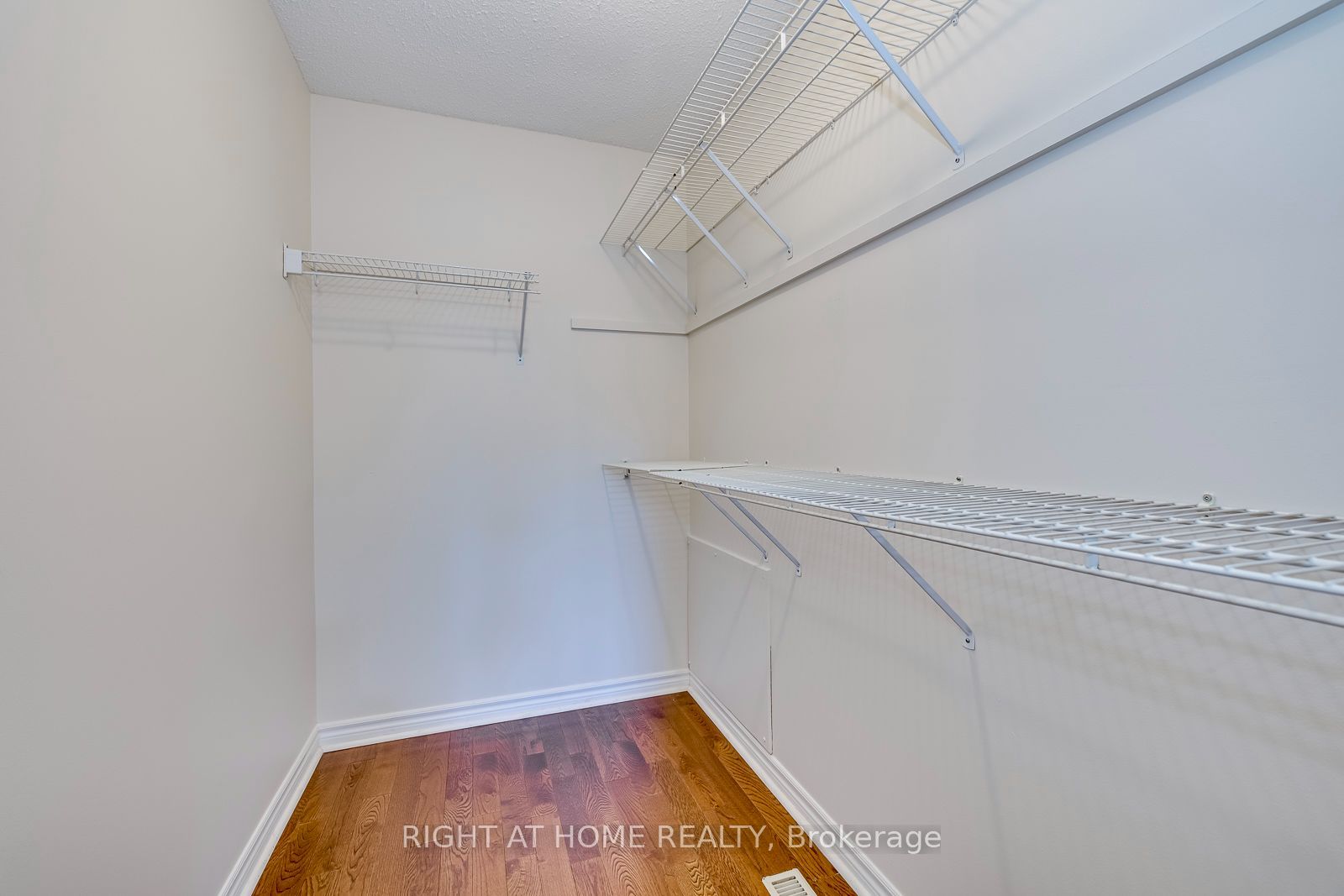1025 Vanier Drive Property Photo 23