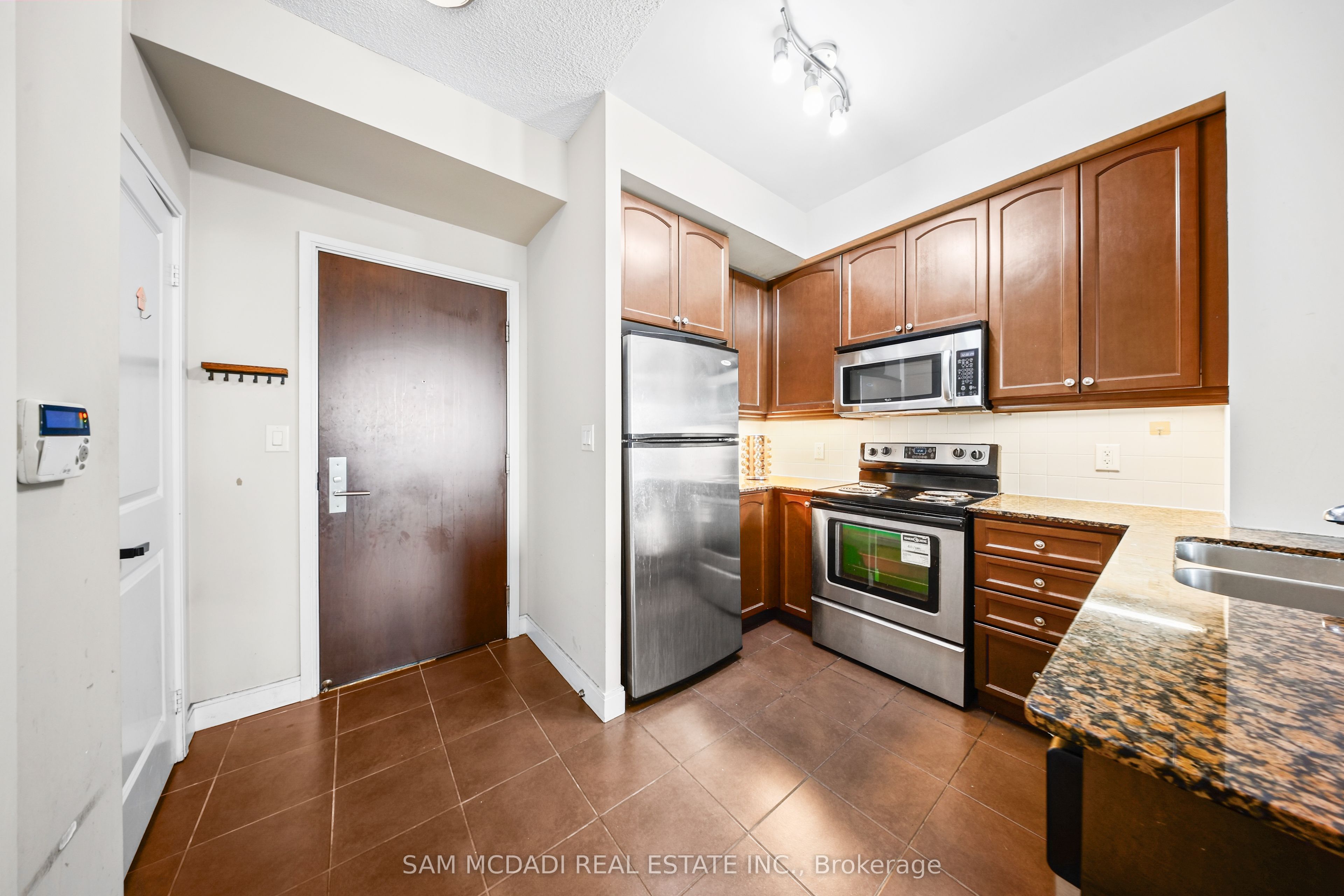 60 Absolute Avenue 2408 Property Photo 4