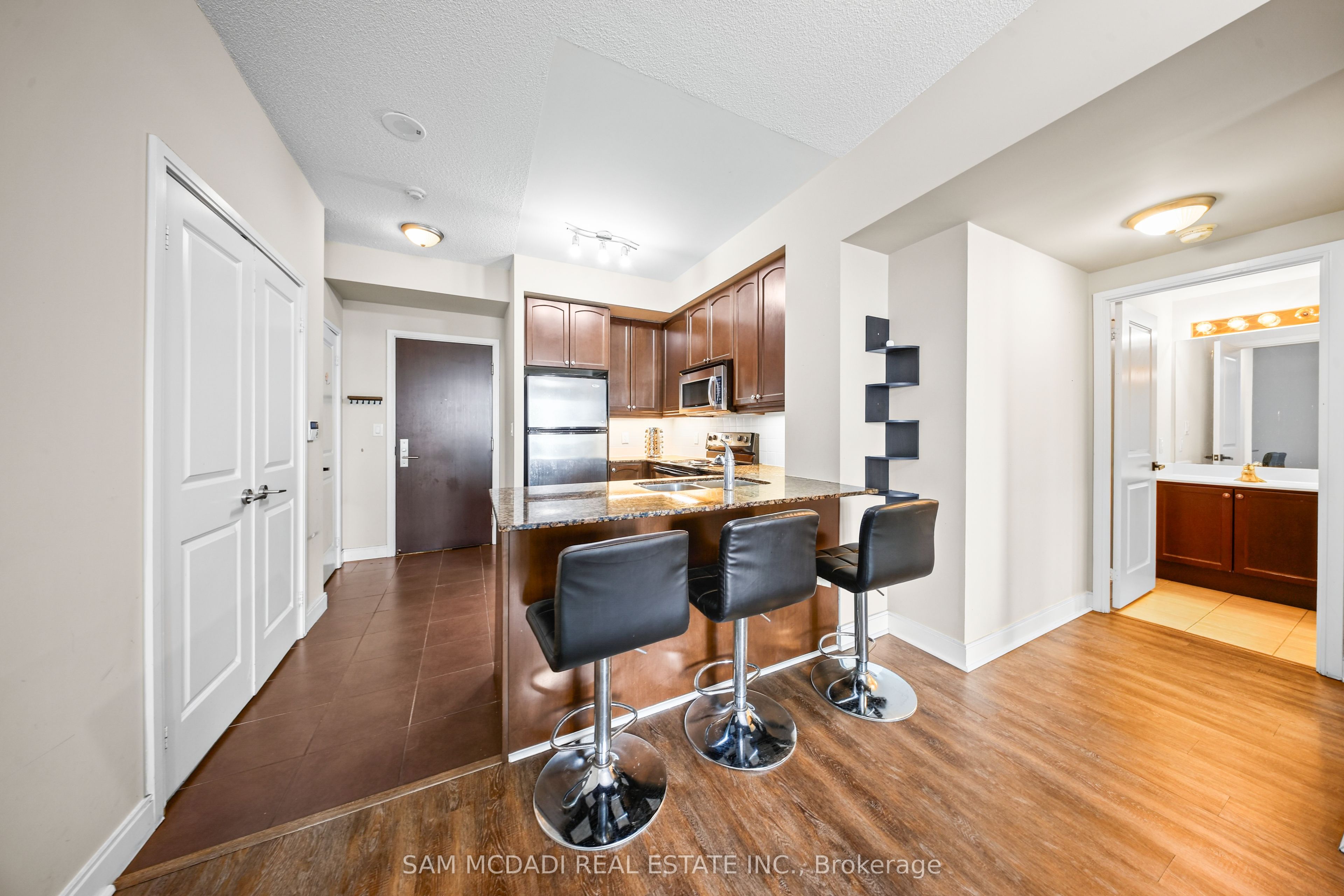 60 Absolute Avenue 2408 Property Photo 7