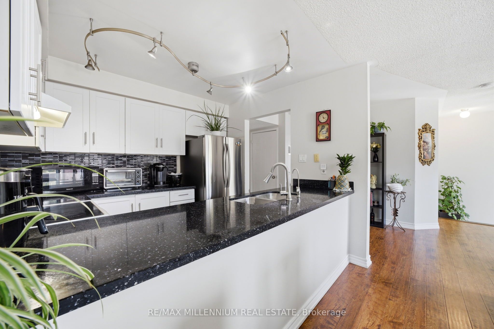 115 Bristol Road E 24 Property Photo 16
