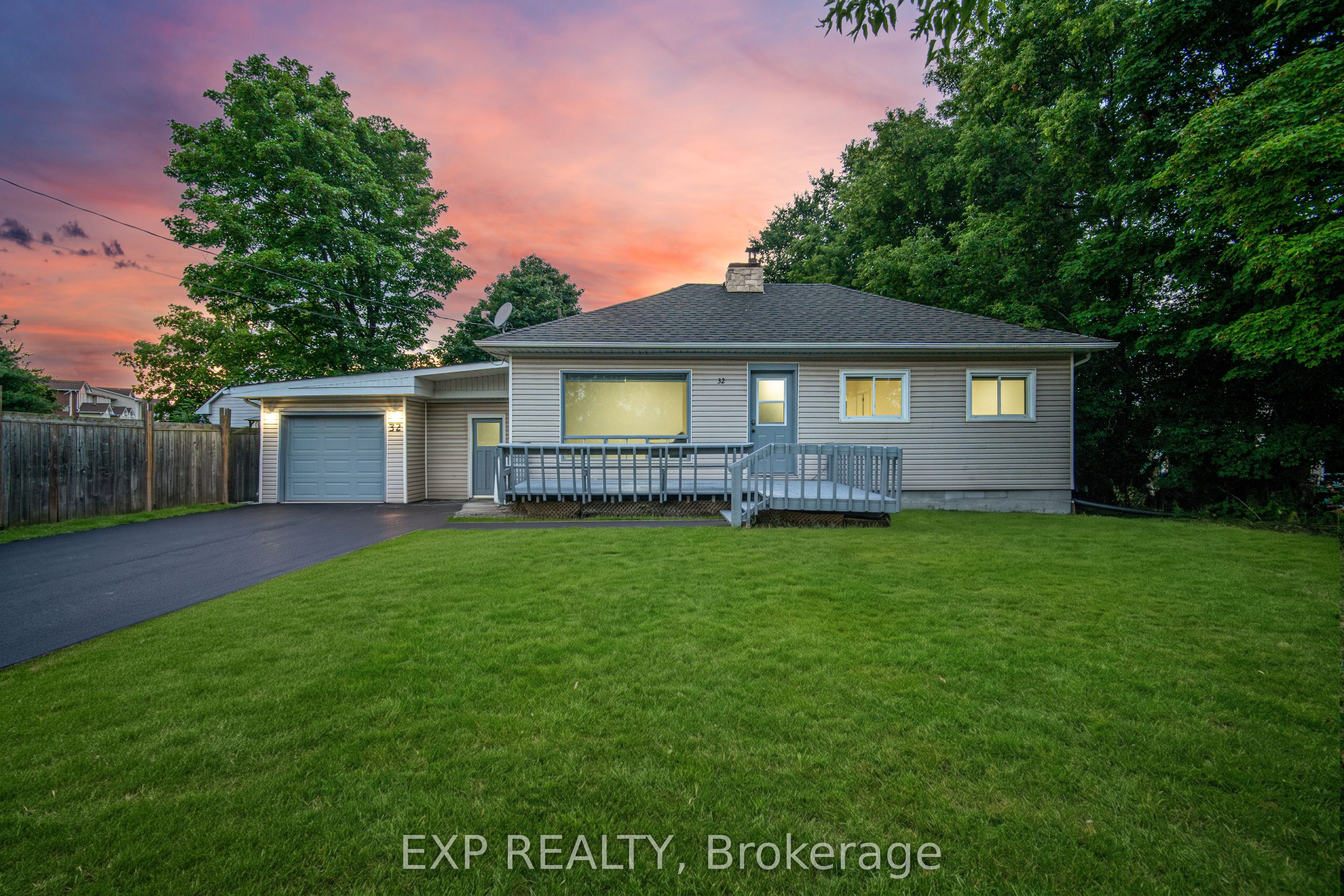 32 Maple Avenue E Property Photo 1