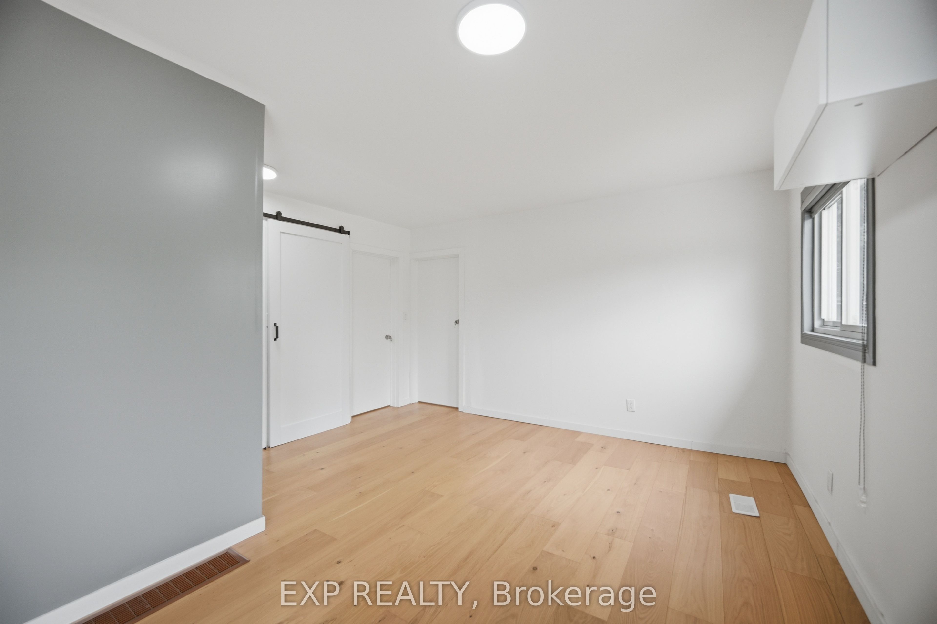 32 Maple Avenue E Property Photo 4