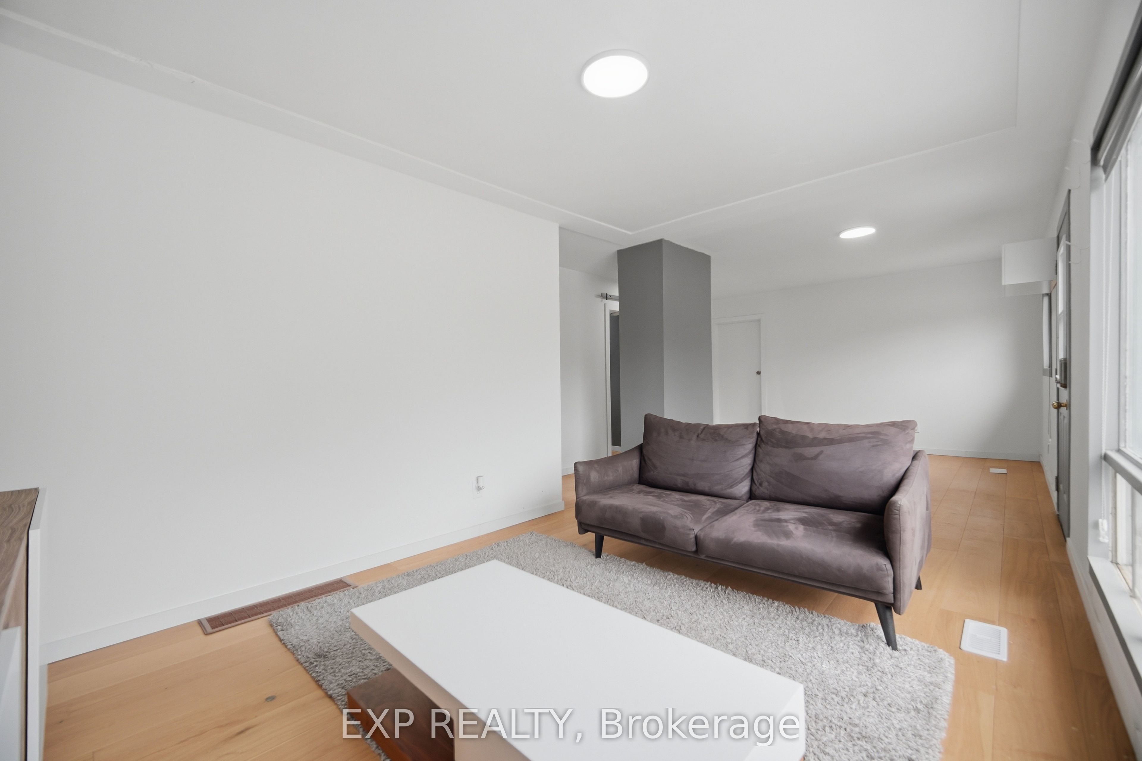 32 Maple Avenue E Property Photo 10