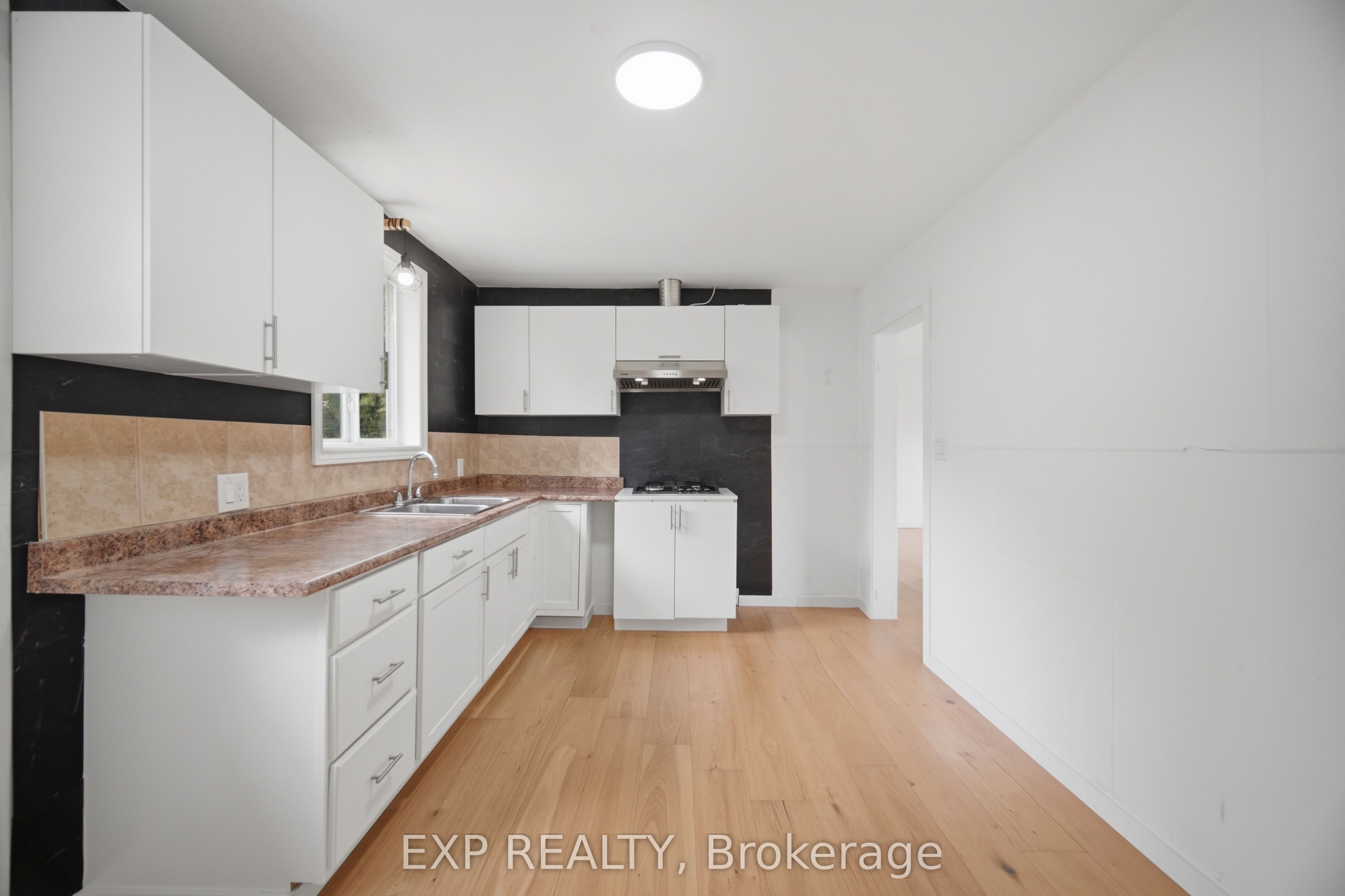 32 Maple Avenue E Property Photo 11
