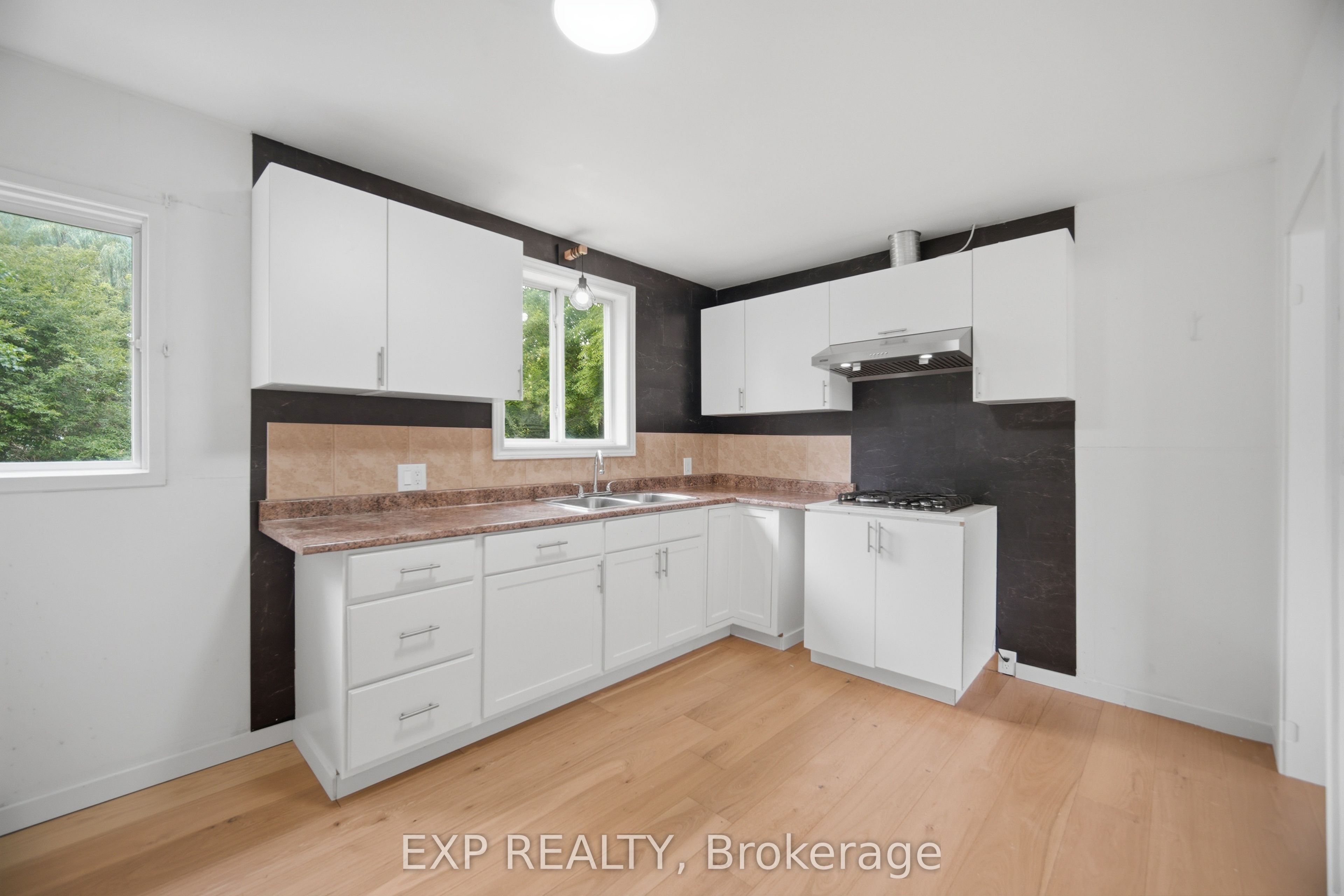 32 Maple Avenue E Property Photo 13