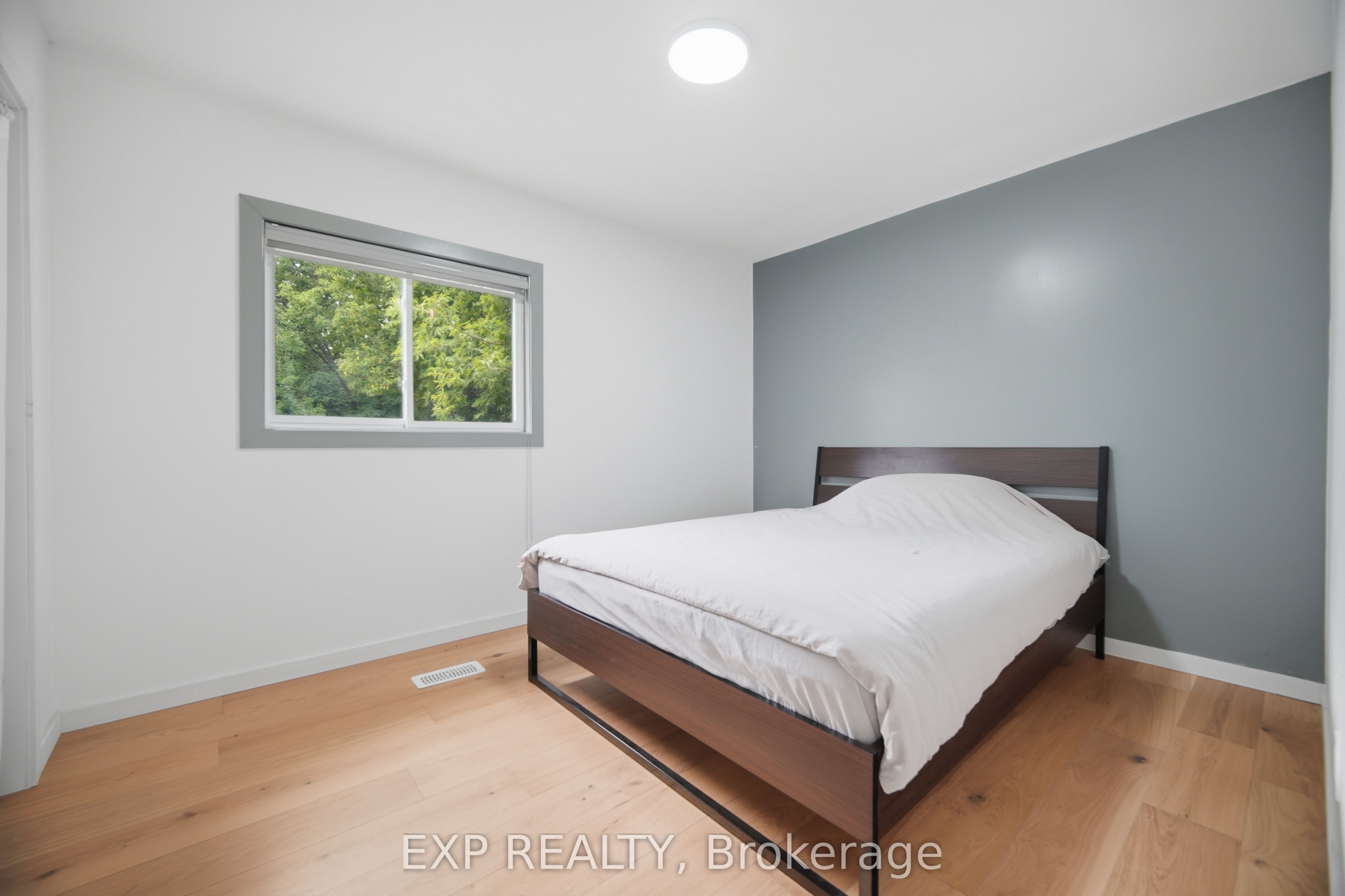 32 Maple Avenue E Property Photo 14